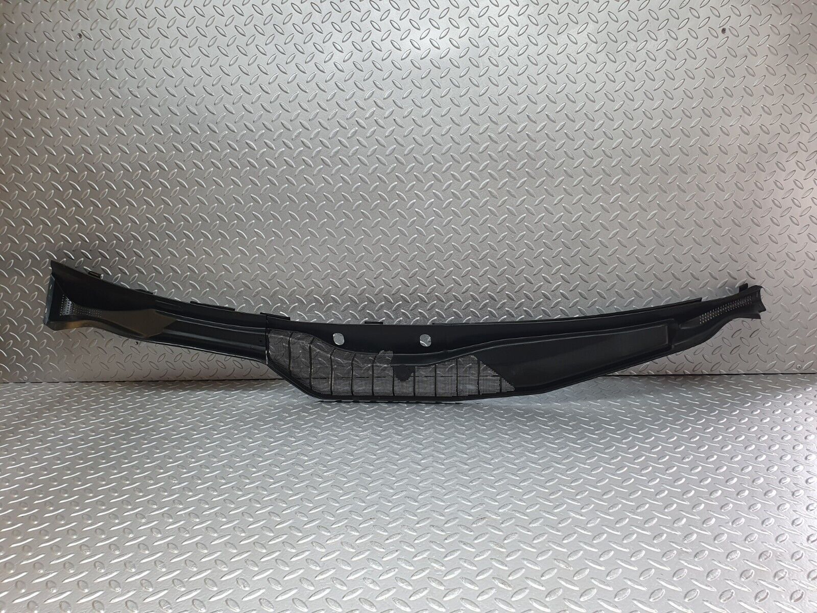 43743 Mercedes-Benz C126 380SEC Coupe Water Drain 1268300713 1268300813