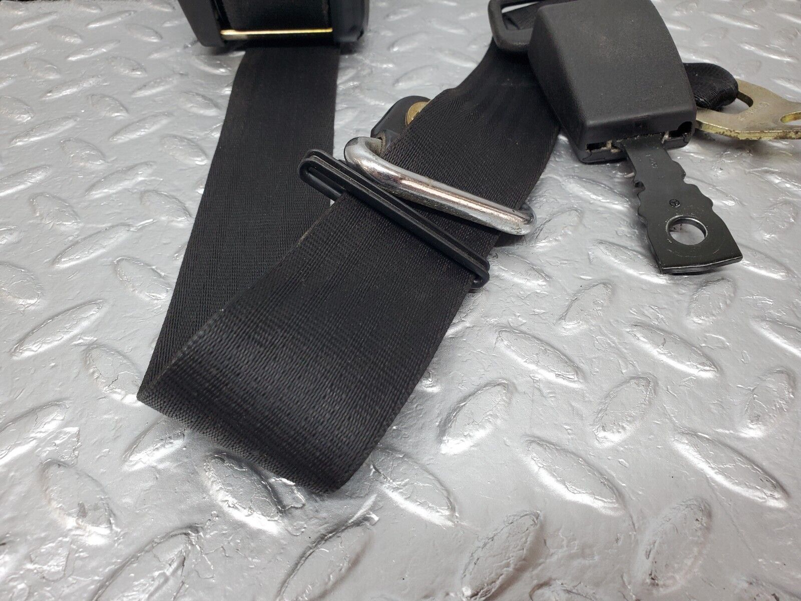 44519 Mercedes-Benz W123 280E Front Right Seat Belt With Buckle 1238602686 1268605069