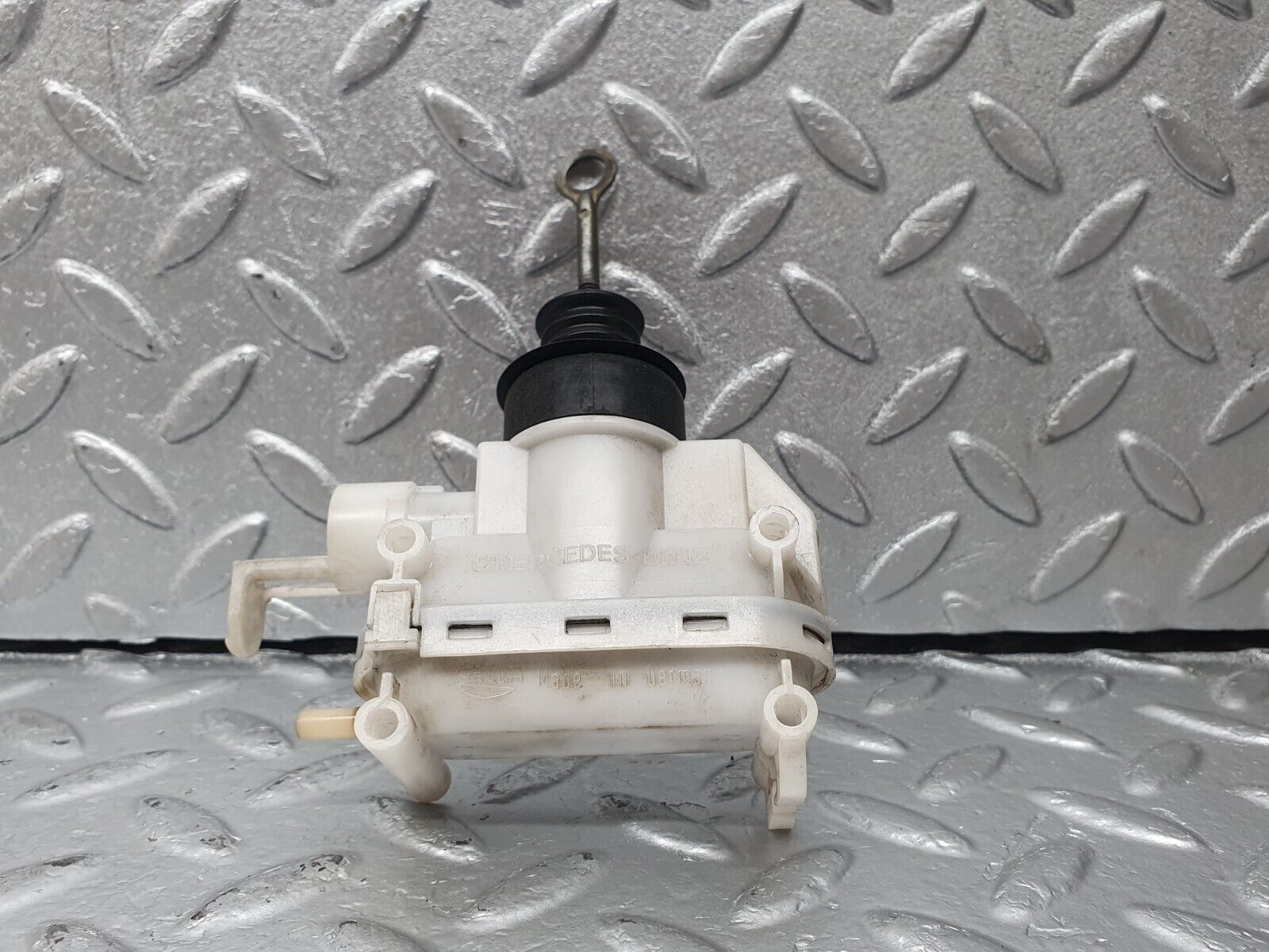 42769 Mercedes-Benz W201 190 2.0L Front Right Door Lock Vacuum Actuator