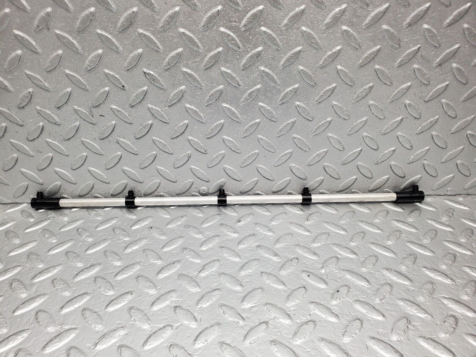 46279 Mercedes-Benz W126 420SE Camshaft Oil Tube