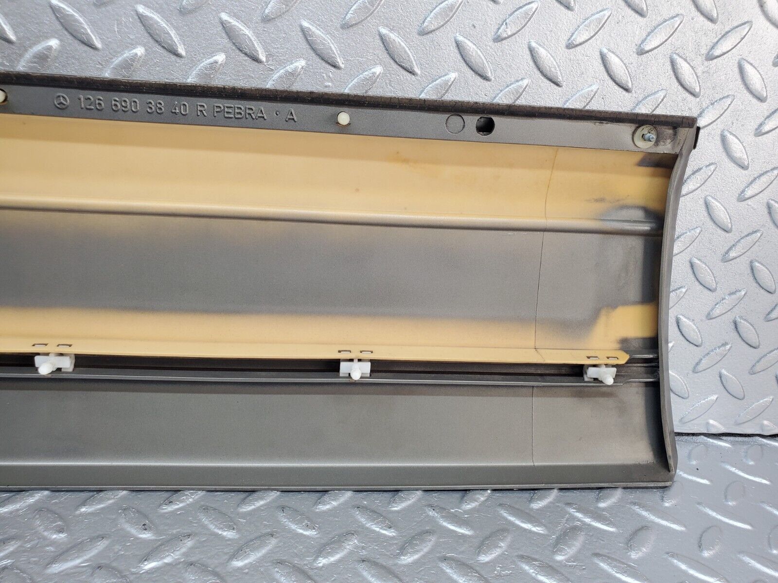 45704 Mercedes-Benz W126 420SE Front Right Door Moulding Trim 1266903840