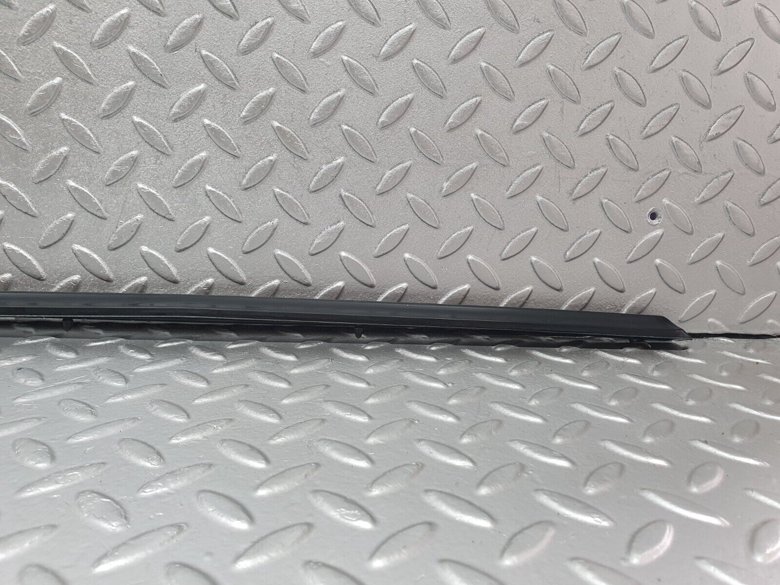 43989 Mercedes-Benz C123 230CE Coupe Right Door Centre Moulding Trim