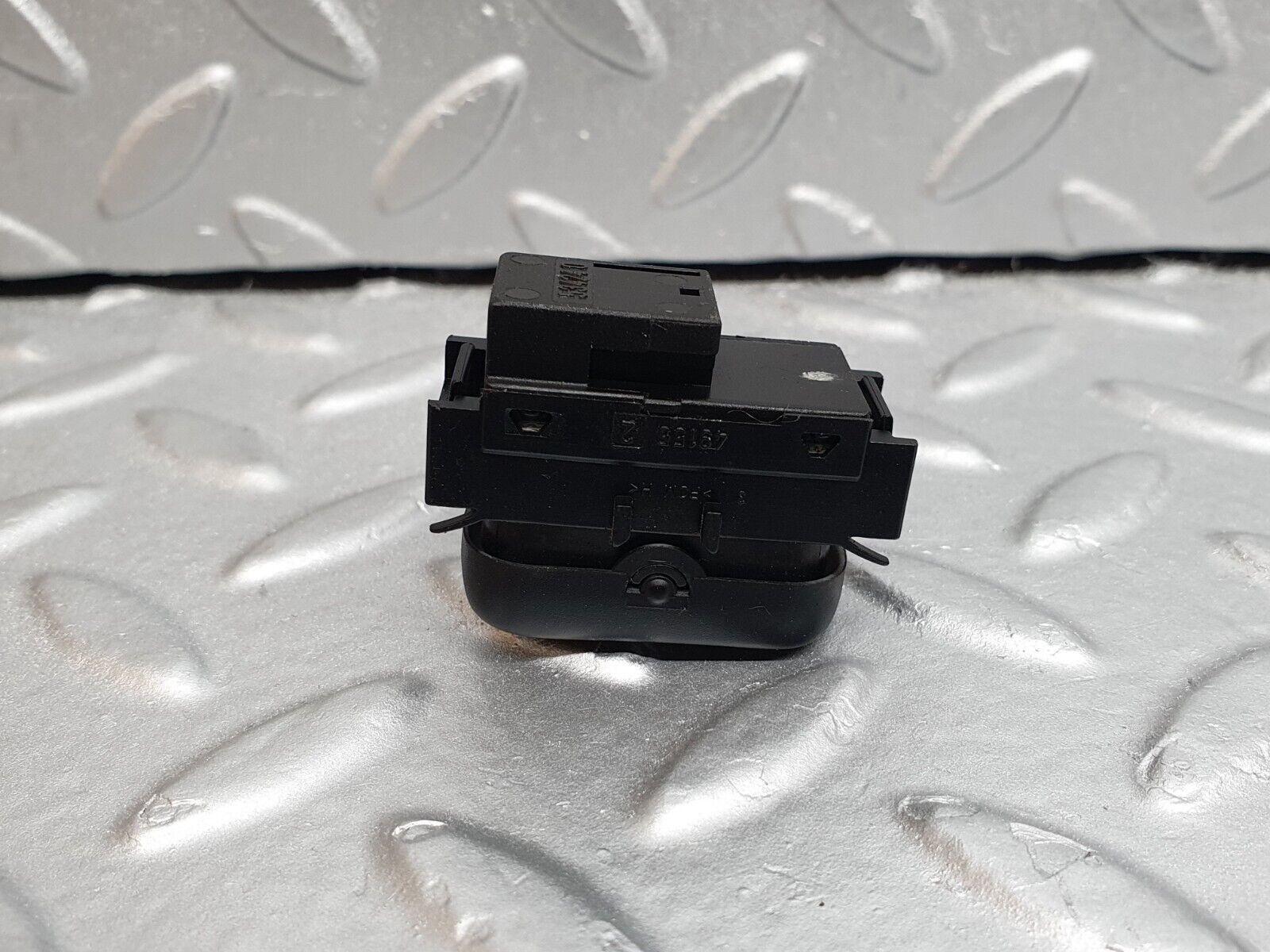 42048 Mercedes-Benz W202 C200 Electric Window Switch 2108208210