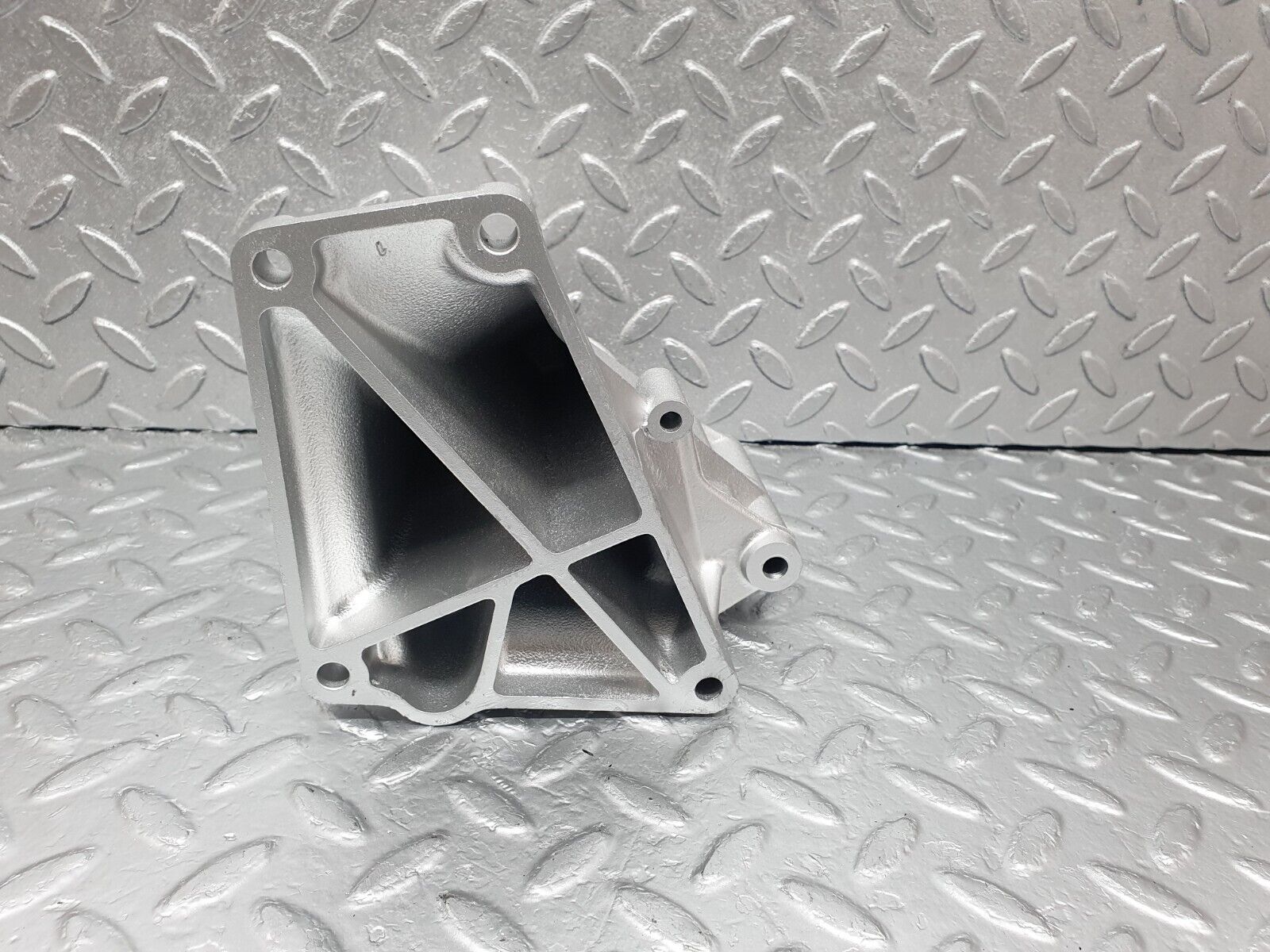 43602 Mercedes-Benz C126 380SEC Coupe Alternator Generator Bracket 1171550735