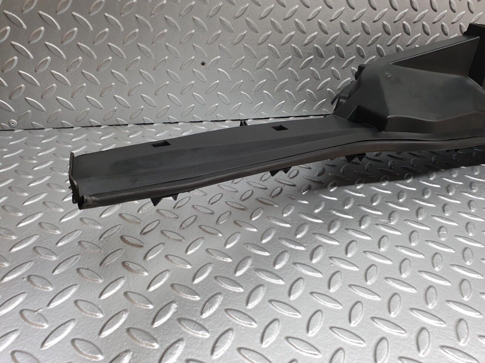 42001 Mercedes-Benz W202 C200 Air Duct 2028300144