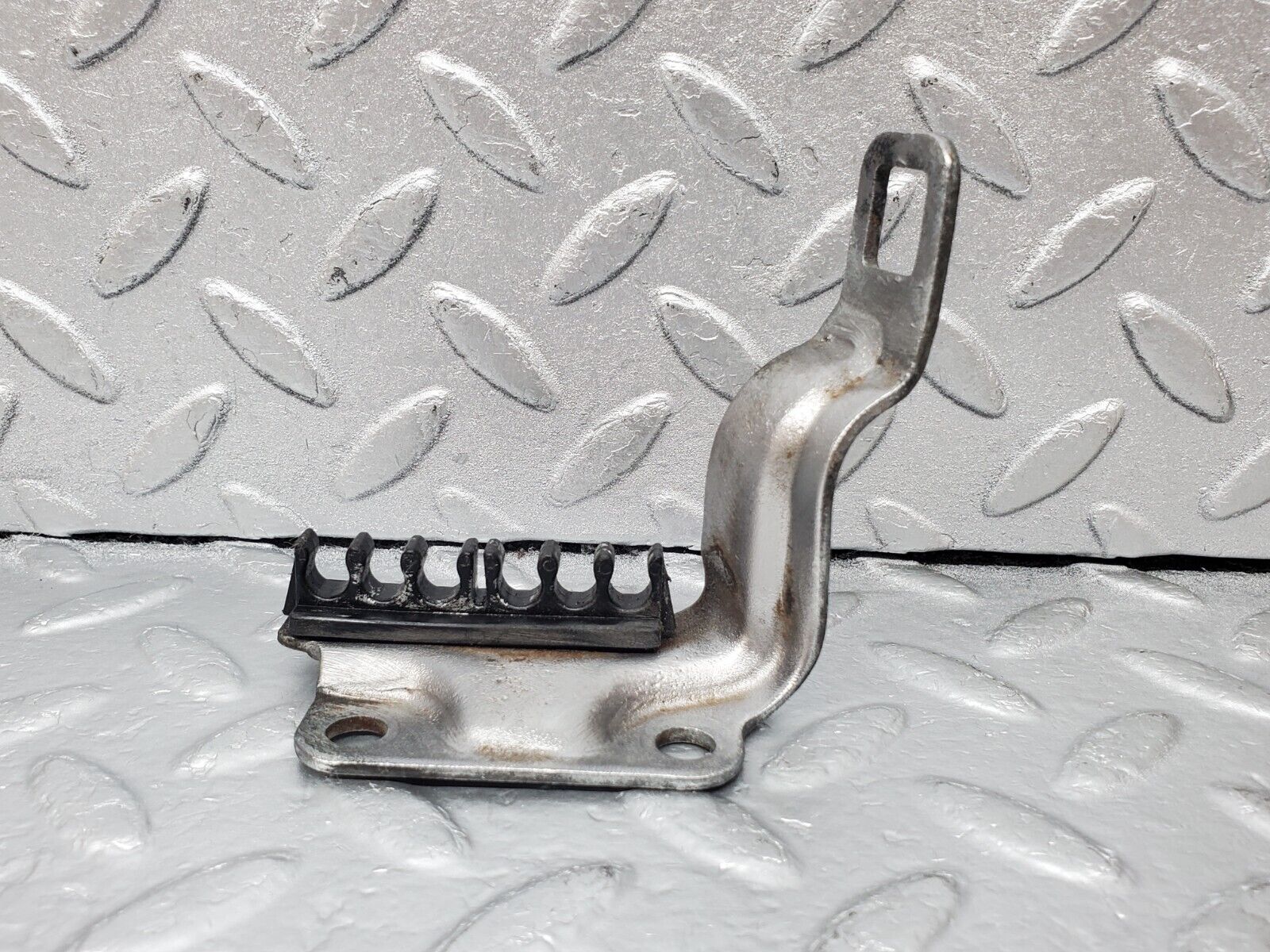 45445 Mercedes-Benz 280E M110.988 Accelerator Cable & Ignition Leads Holder 1101590540