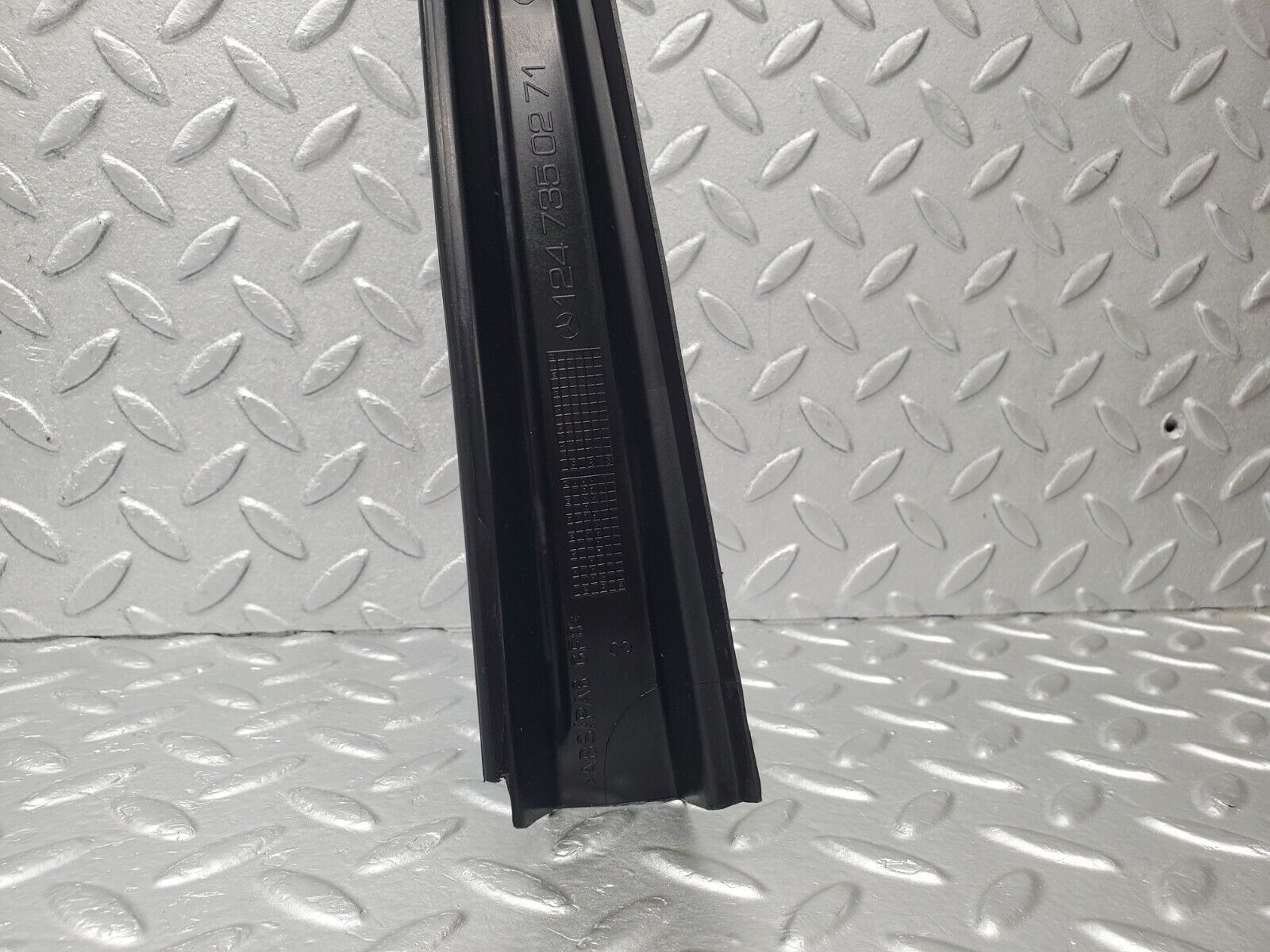 46252 Mercedes-Benz W124 280E Rear Right Door Window Frame Trim 1247350271