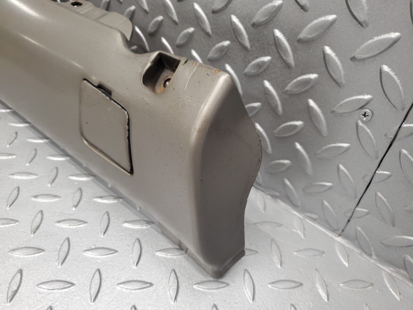 46115 Mercedes-Benz W126 420SE Side Skirt Right 1266905040 1266980430 1266980230