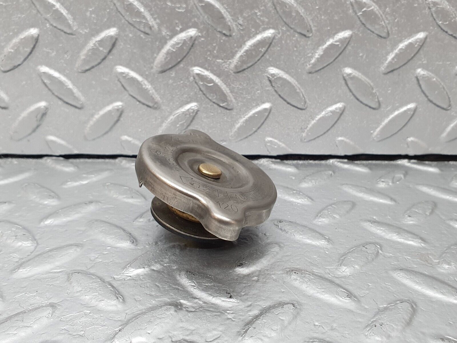 43123 Mercedes-Benz W108 280SE Radiator Cap Behr 1235010215