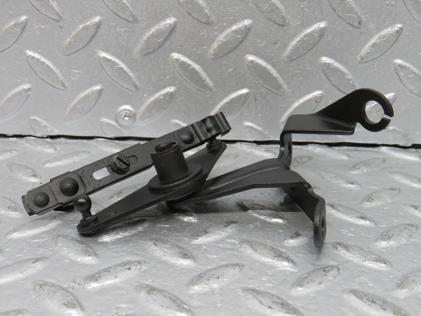 39261 Mercedes-Benz R107 500SL Throttle Linkage