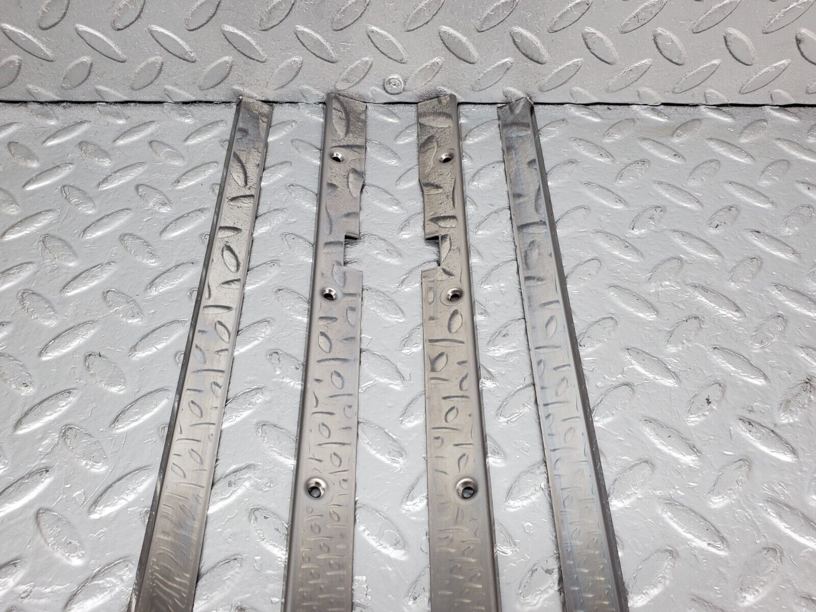 44848 Mercedes-Benz W124 220E Sunroof Chrome Trim Set