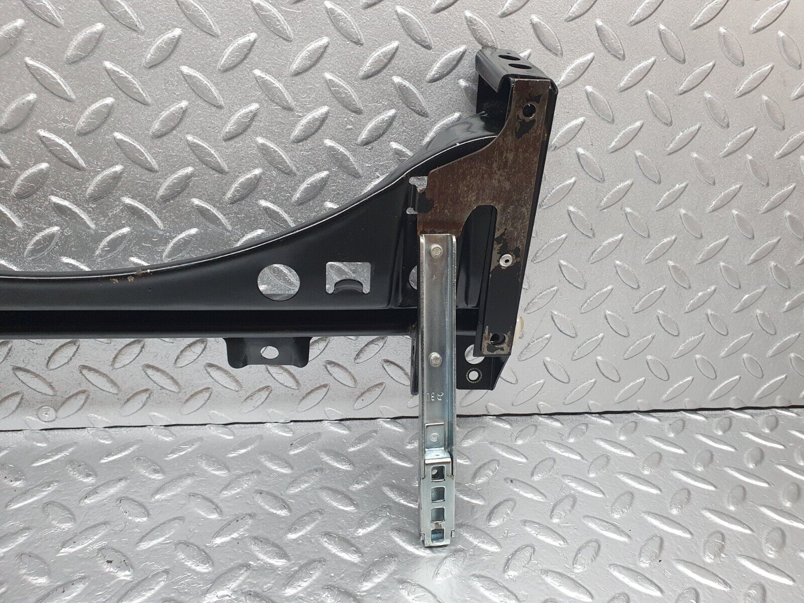 43948 Mercedes-Benz C123 230CE Coupe Front Right Seat Sliding Mechanism