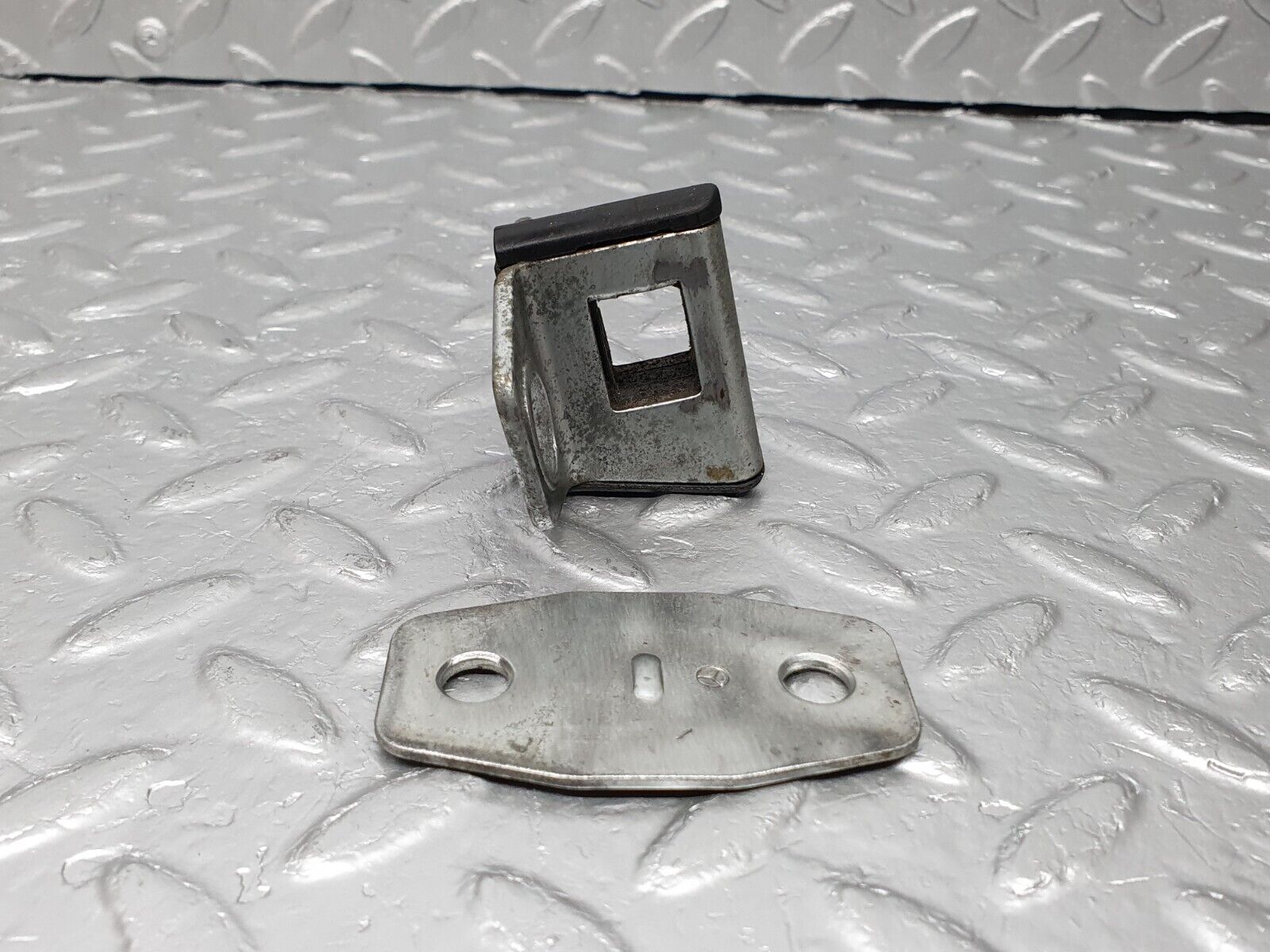 41691 Mercedes-Benz W124 200E Door Lock Latch