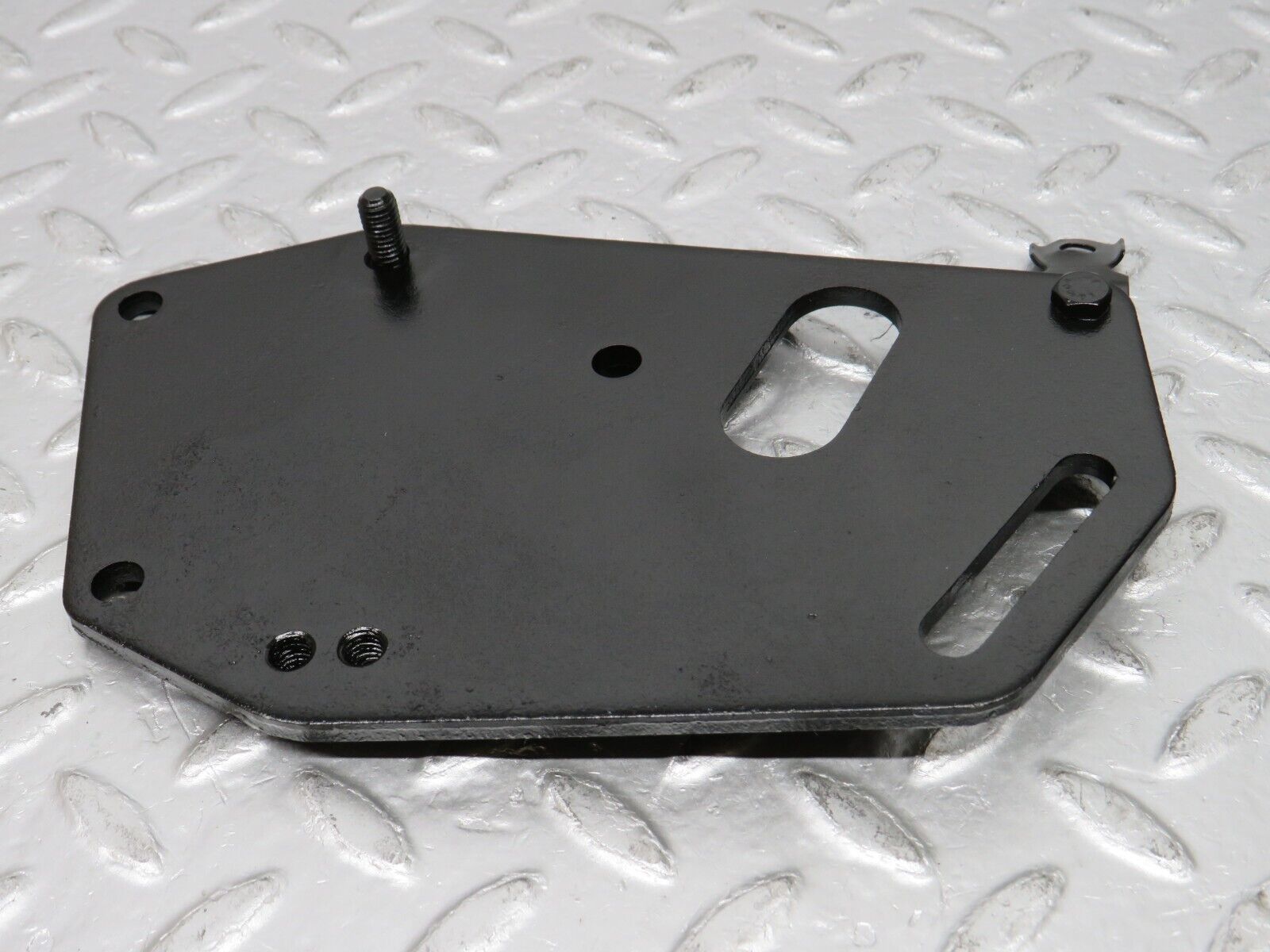 32786 Mercedes-Benz C107 R107 350 V8 Power Steering Pump Bracket