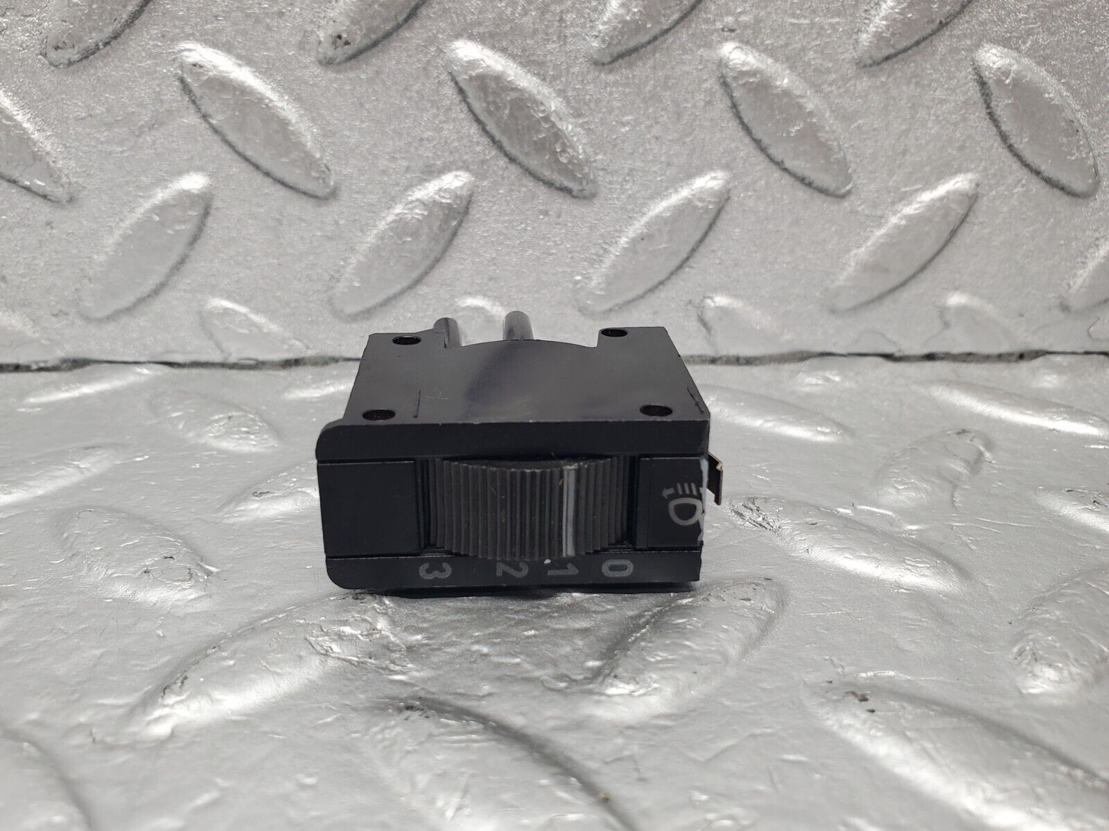 46546 Mercedes-Benz C123 280CE Coupe Headlight Level Switch 0008000473 0307650100