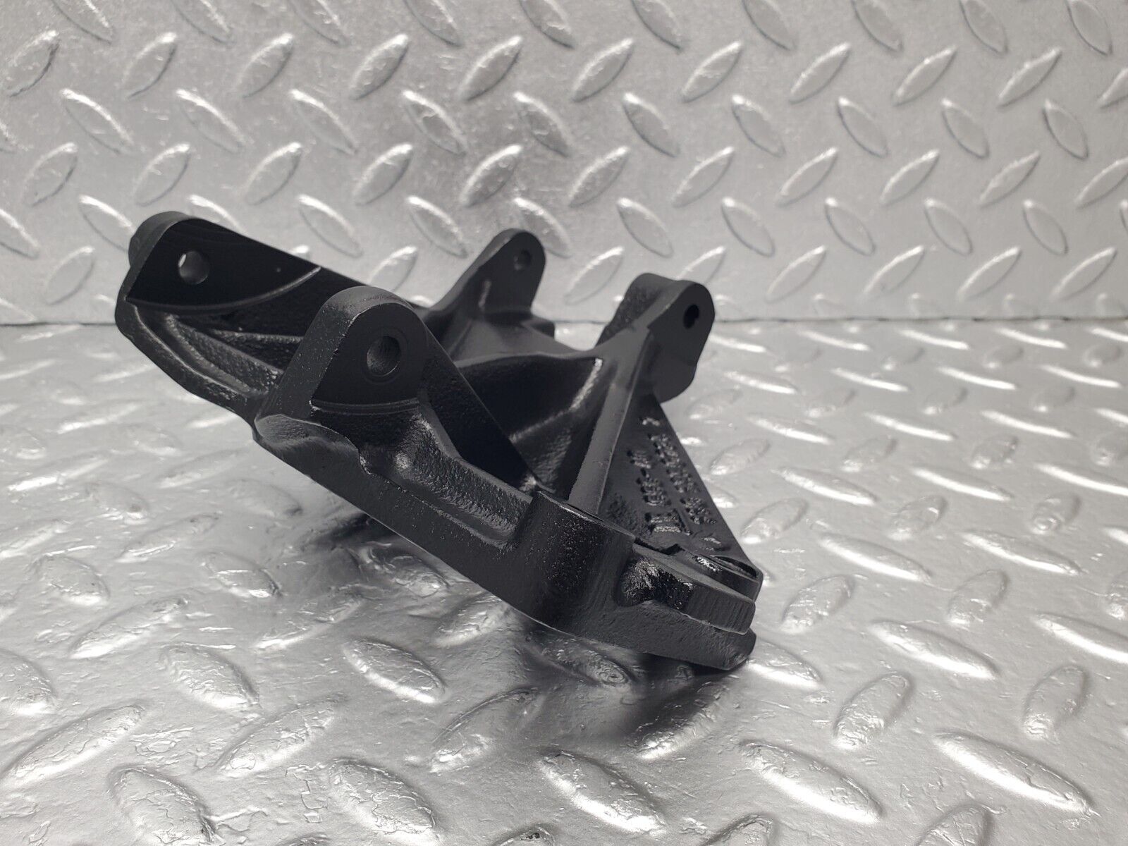 46637 Mercedes-Benz C123 280CE Coupe Alternator Generator Bracket 1101550735