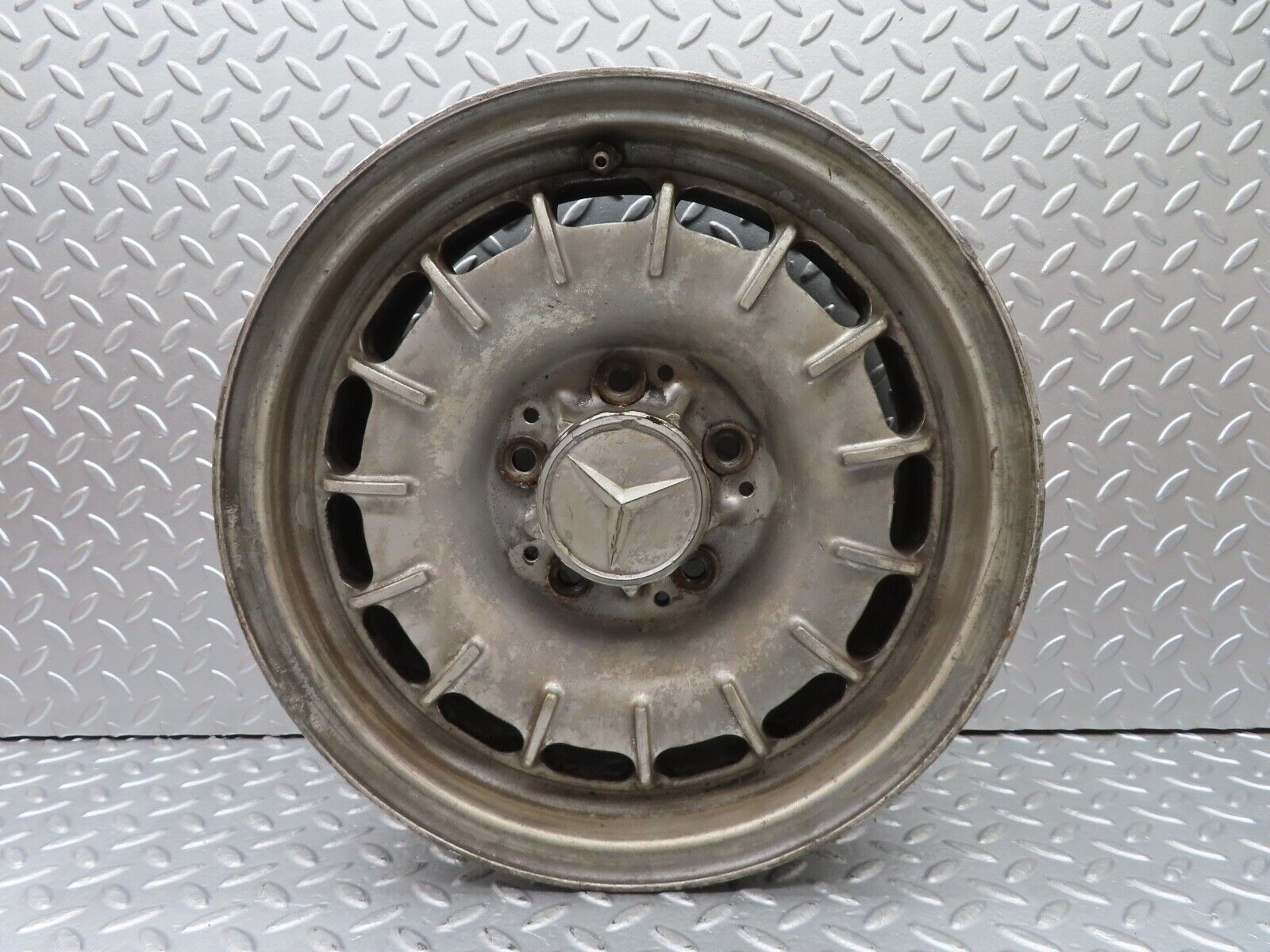 20211 Mercedes-Benz Alloy Wheel Mexican Hat 6.5Jx14H2 ET30 1084001002