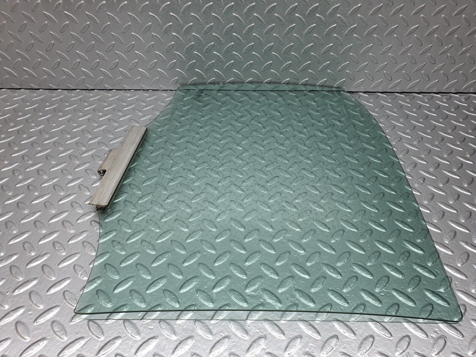 41991 Mercedes-Benz W202 C200 Rear Left Door Window Glass