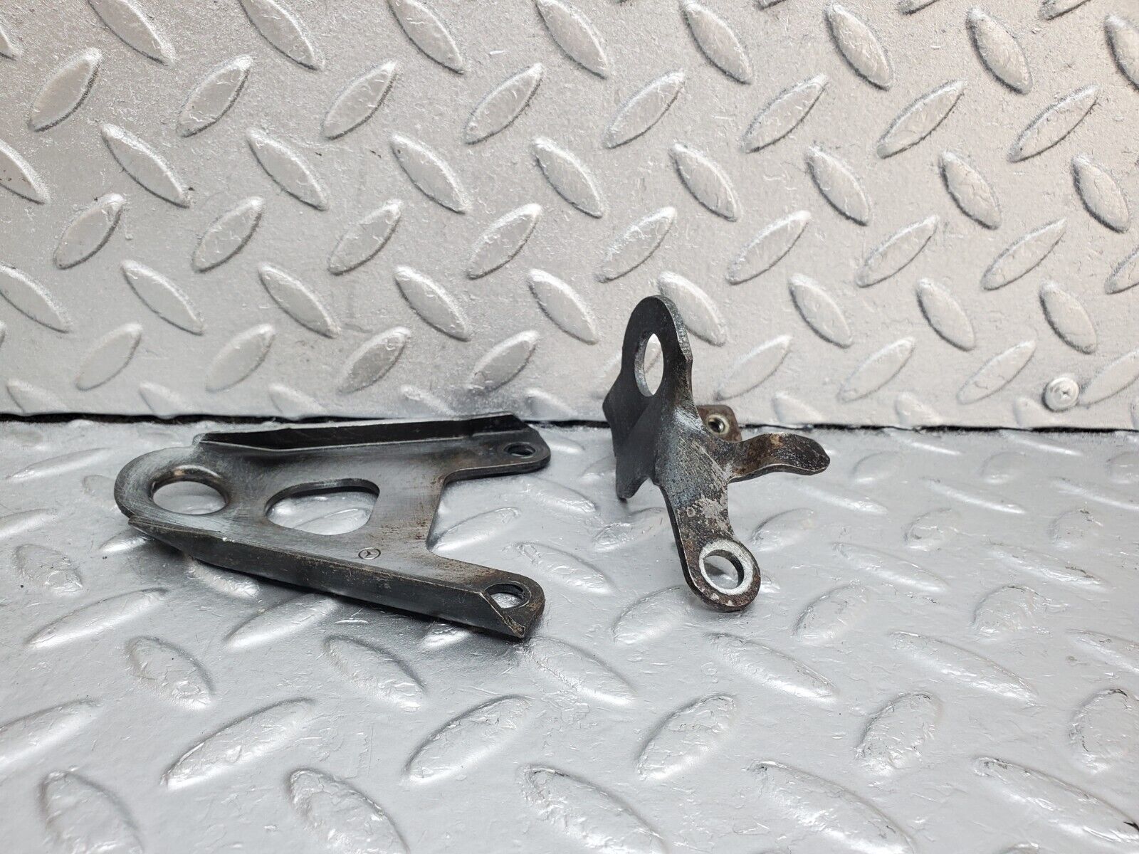 44878 Mercedes-Benz W124 220E Engine Lifting Eyes Hooks