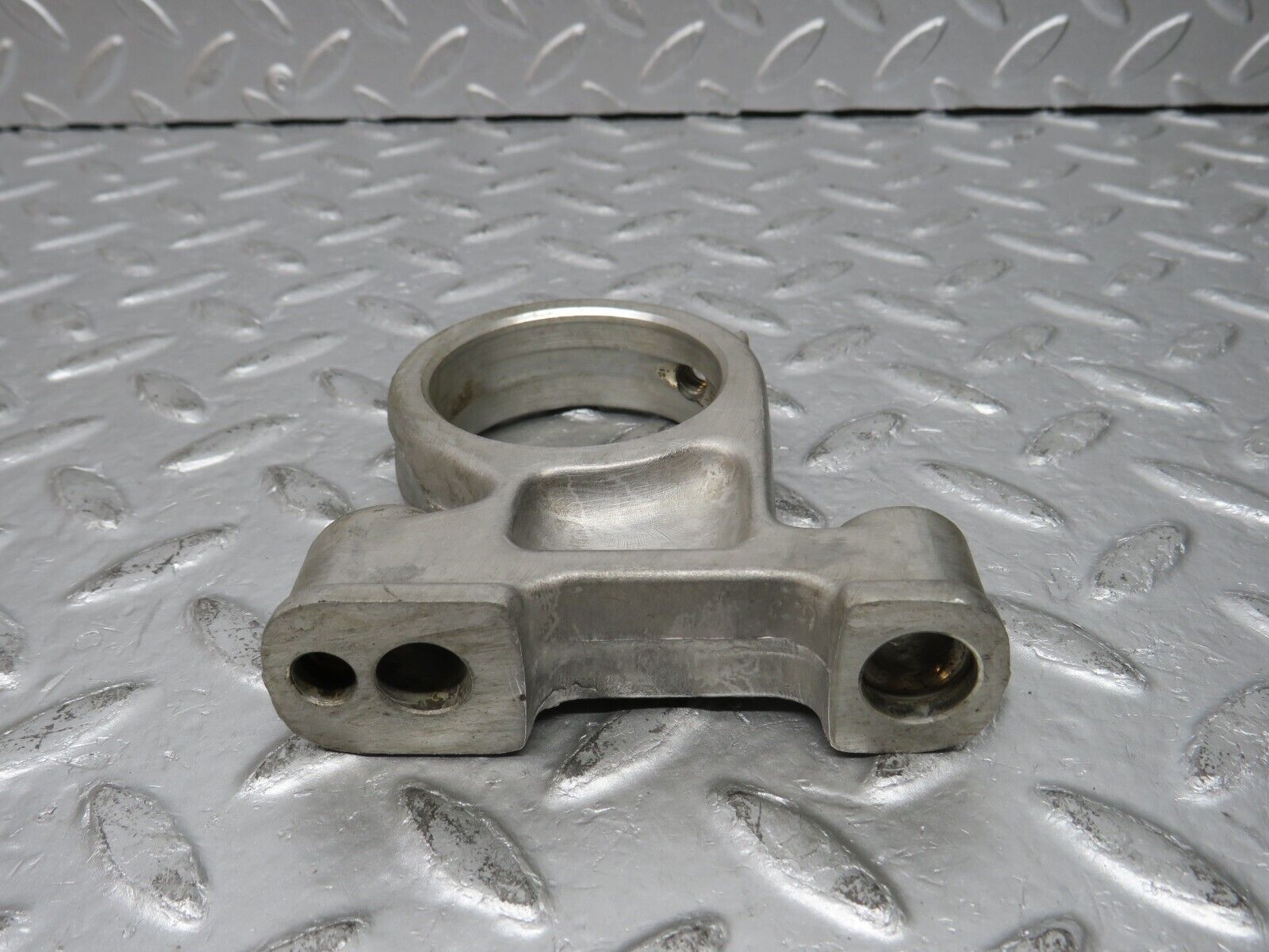 32800 Mercedes-Benz C107 R107 350 V8 Camshaft Tower Bearing 1160512112