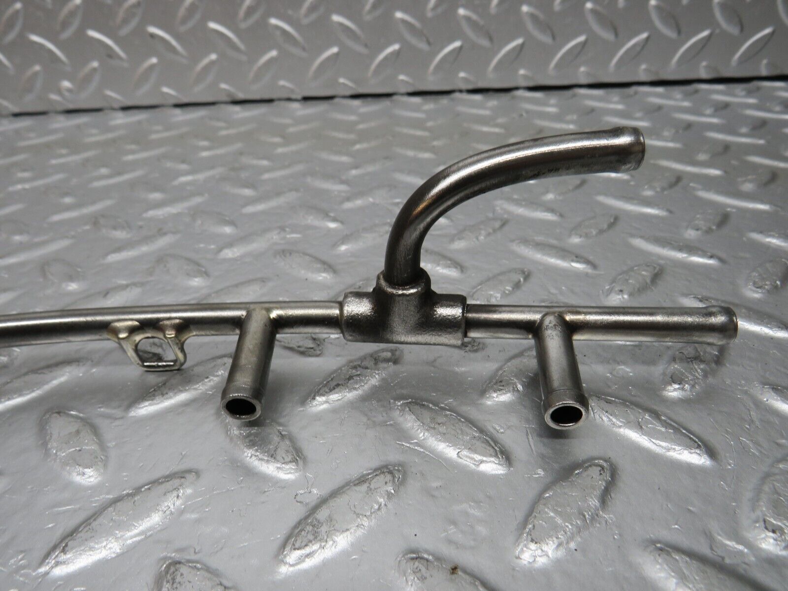 32990 Mercedes-Benz C107 R107 350 V8 Fuel Injection Pipe