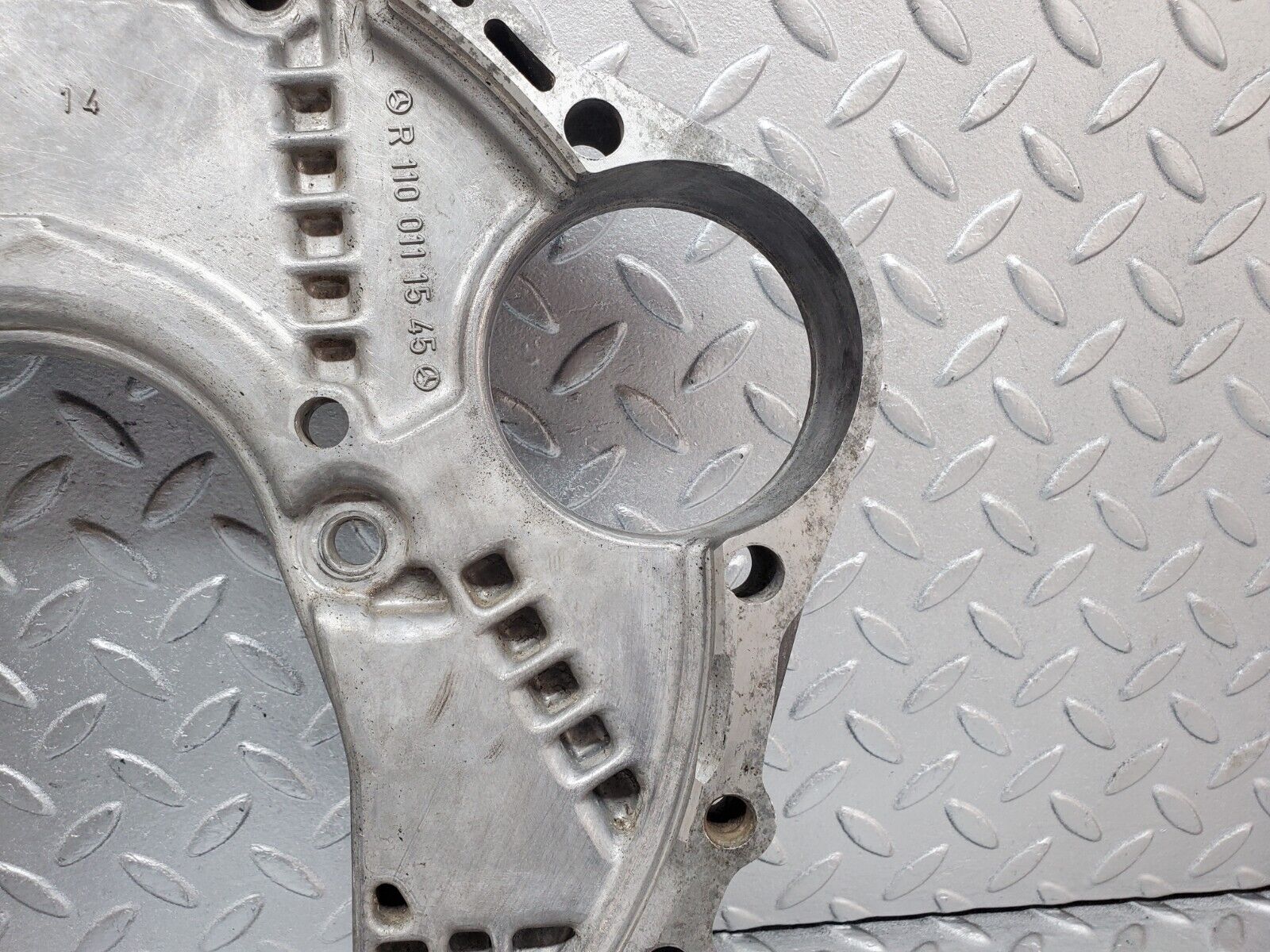 44518 Mercedes-Benz W123 280E Gearbox Flange 1100111545