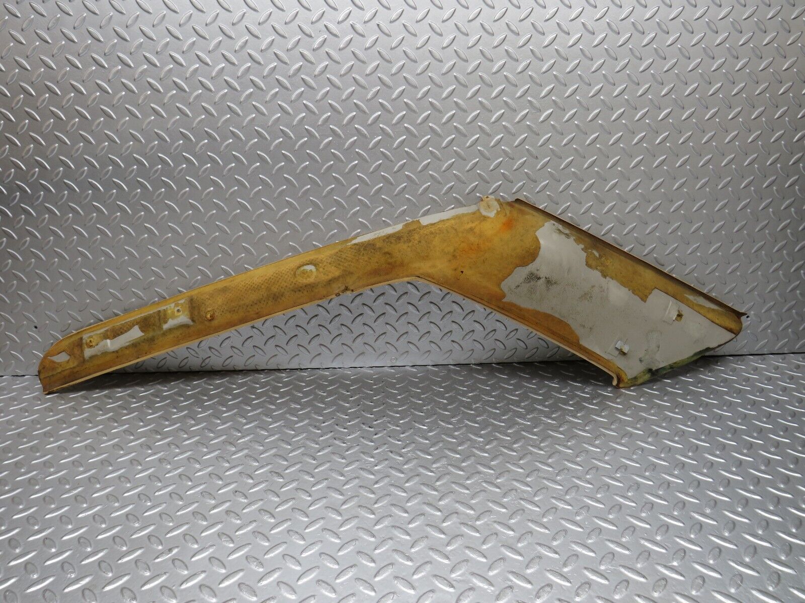 39842 Mercedes-Benz R107 350SL Hardtop C Pillar Cover Left Side Cream