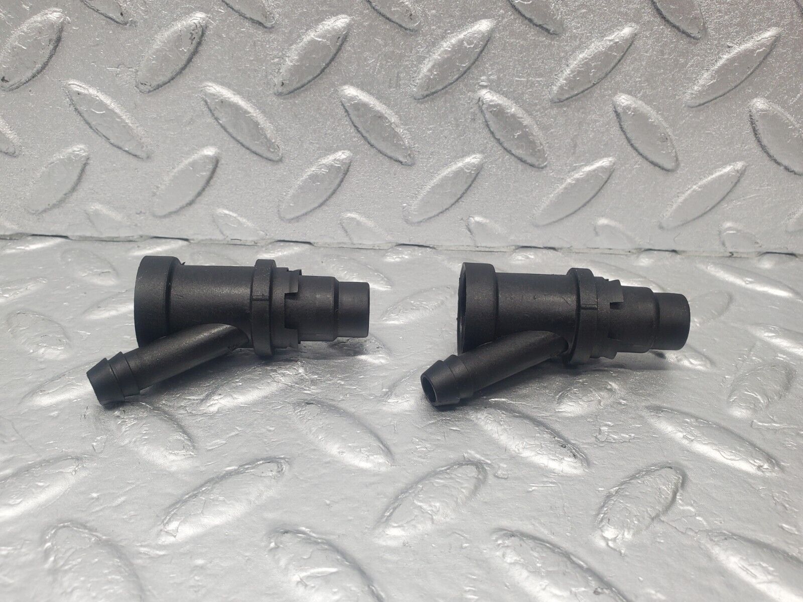 46038 Mercedes-Benz W126 420SE Fuel Injector Holder 2X