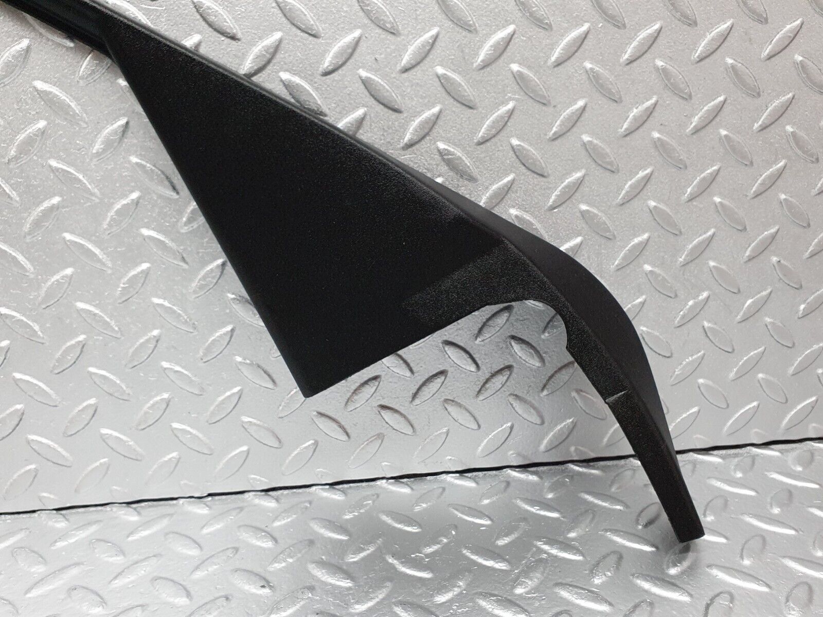 42087 Mercedes-Benz W202 C200 Front Left Door Window Frame Cover 2027250171