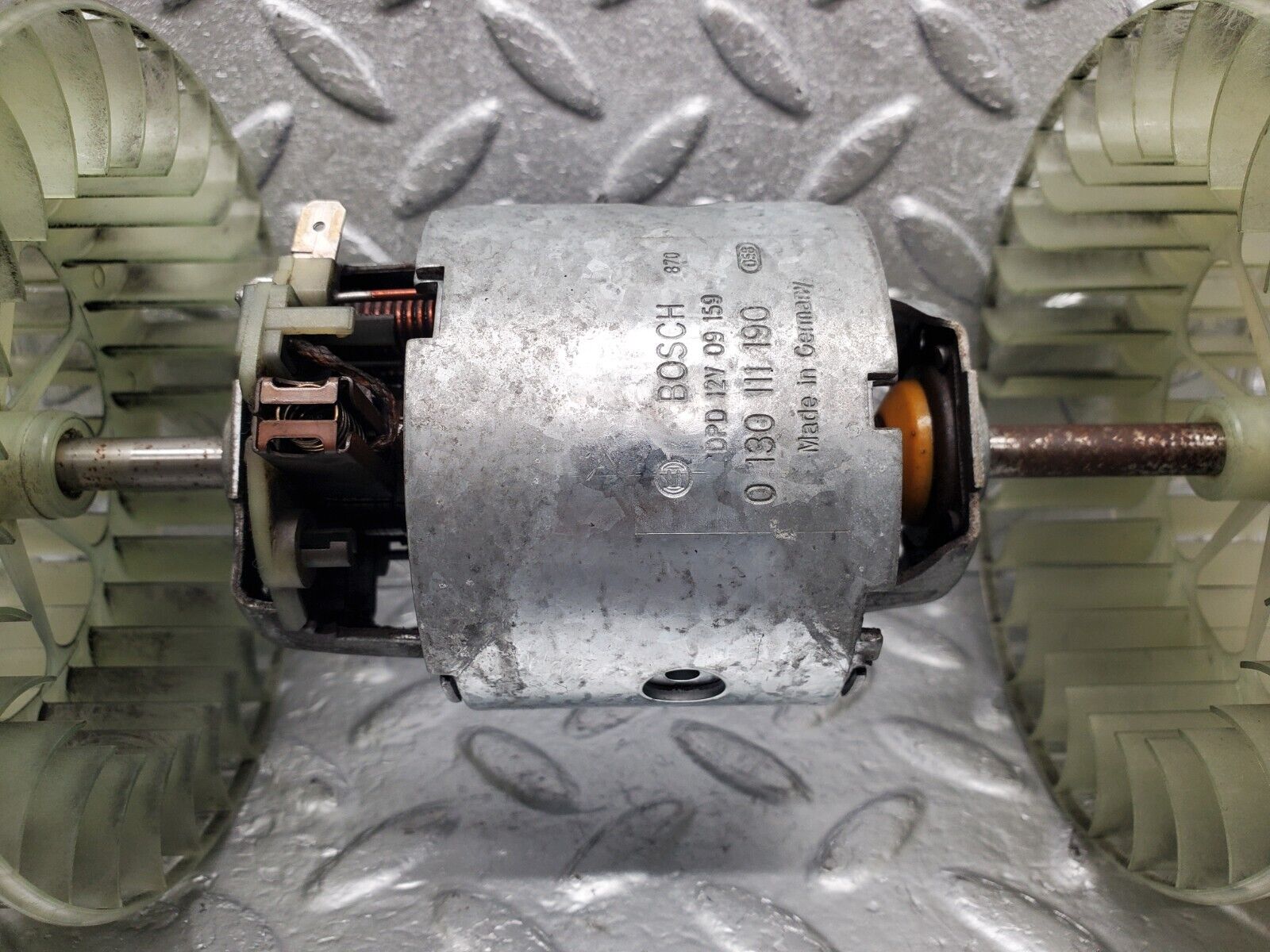 46773 Mercedes-Benz R129 320SL Coupe Heater Blower Motor Bosch 0130111190