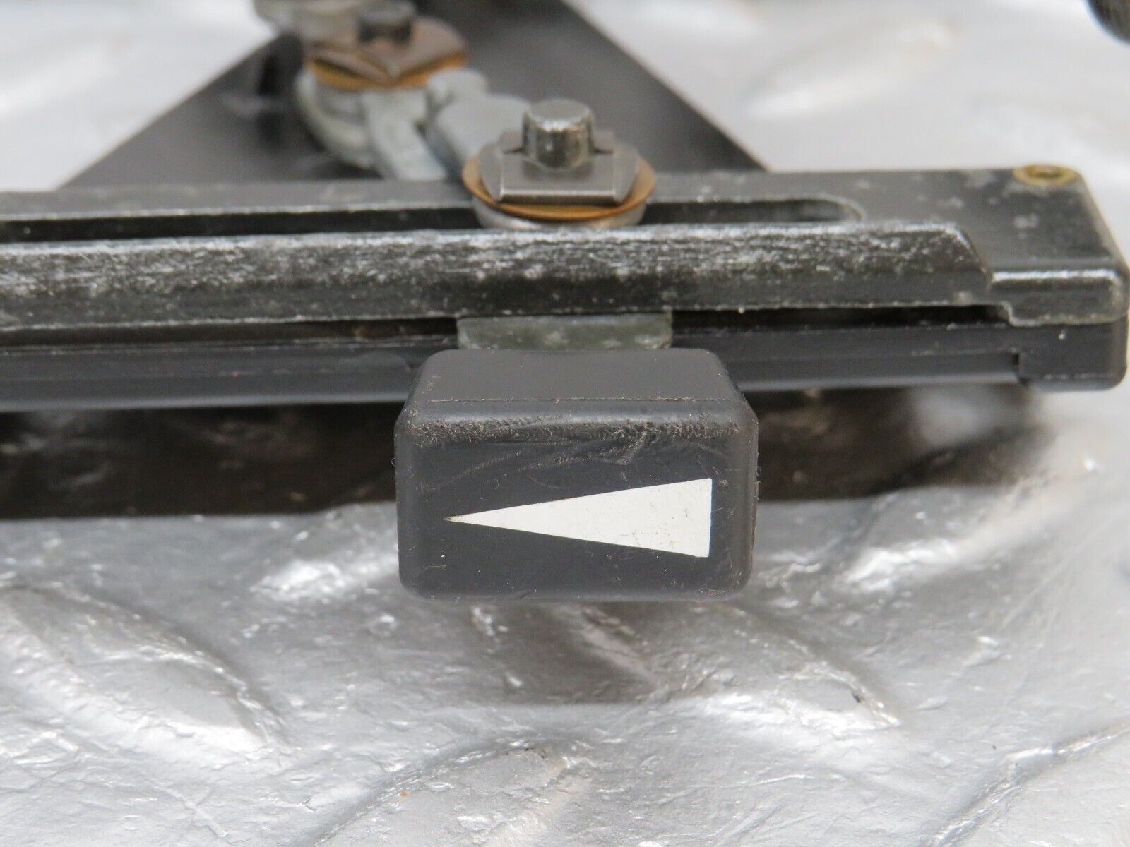 39834 Mercedes-Benz R107 350SL Air Vent Control Lever Centre