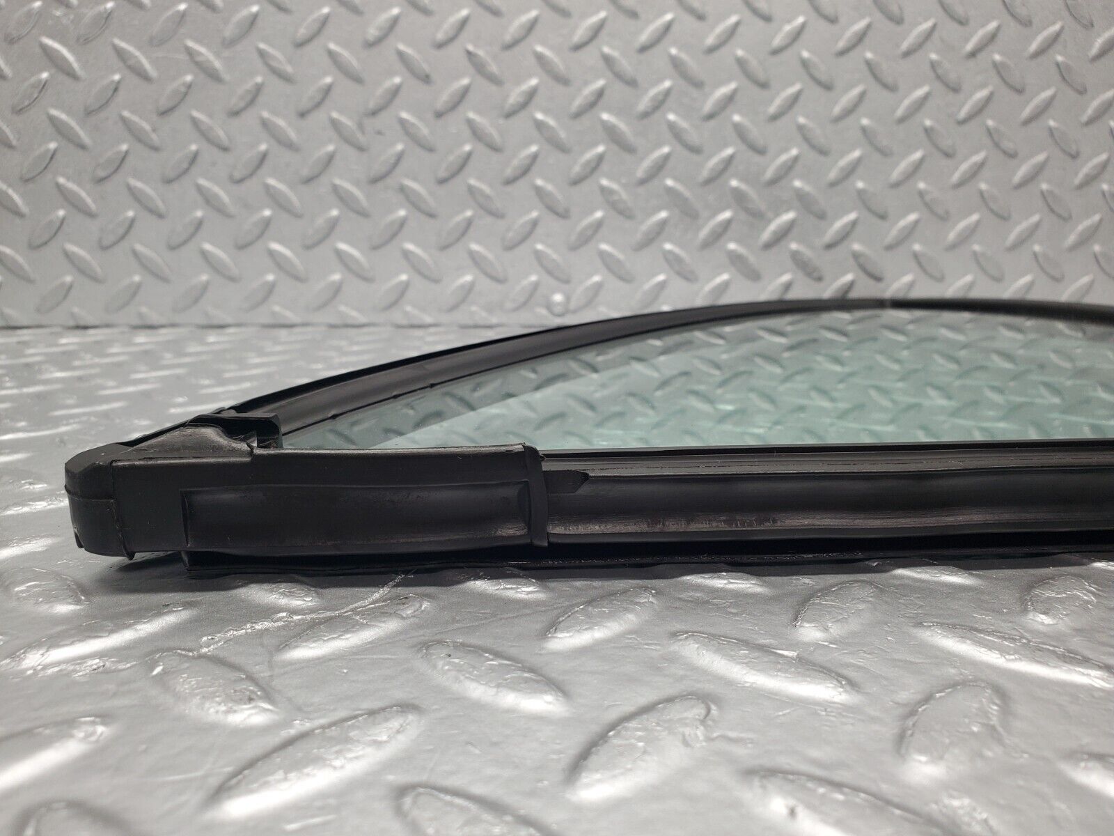 46249 Mercedes-Benz W124 280E Rear Right Quarter Window Glass 1247350624