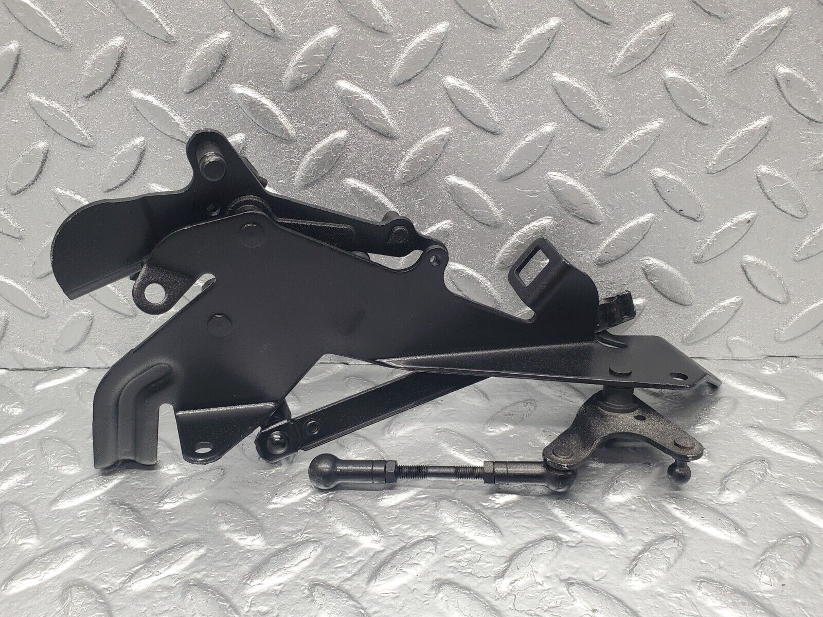 46187 Mercedes-Benz W124 280E Throttle Linkage 1040702321