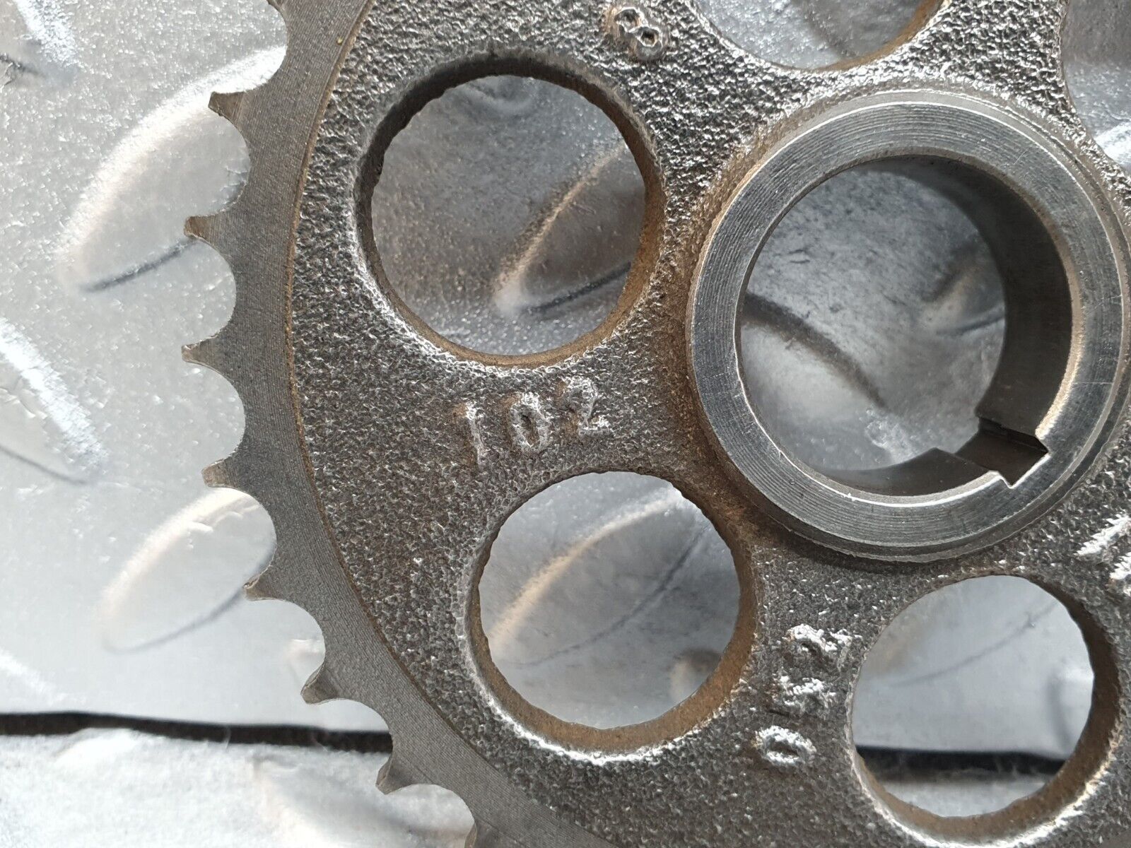 43068 Mercedes-Benz W123 Camshaft Timing Gear 1020520201