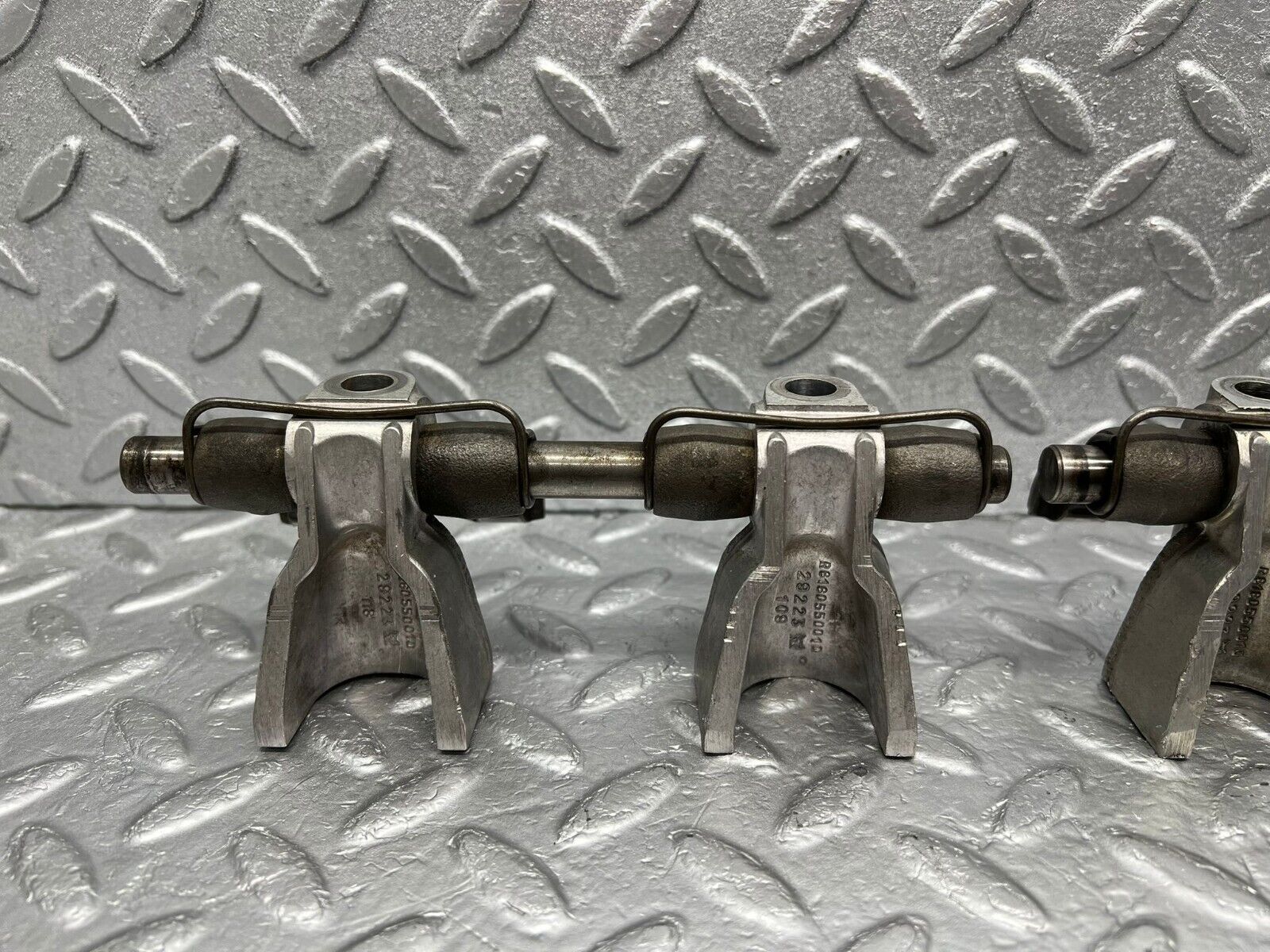 46326 Mercedes-Benz W123 300D Camshaft Rocker Arm 5 Cylinder 6160550010