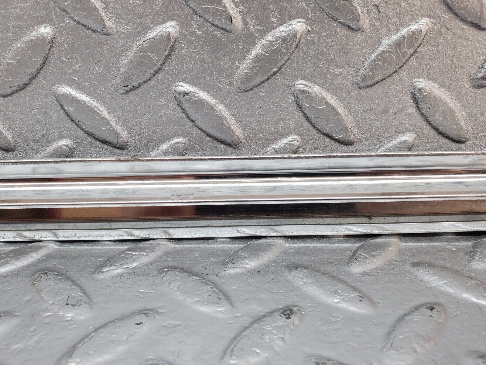 45809 Mercedes-Benz W126 420SE Front Left Door Chrome Moulding Trim