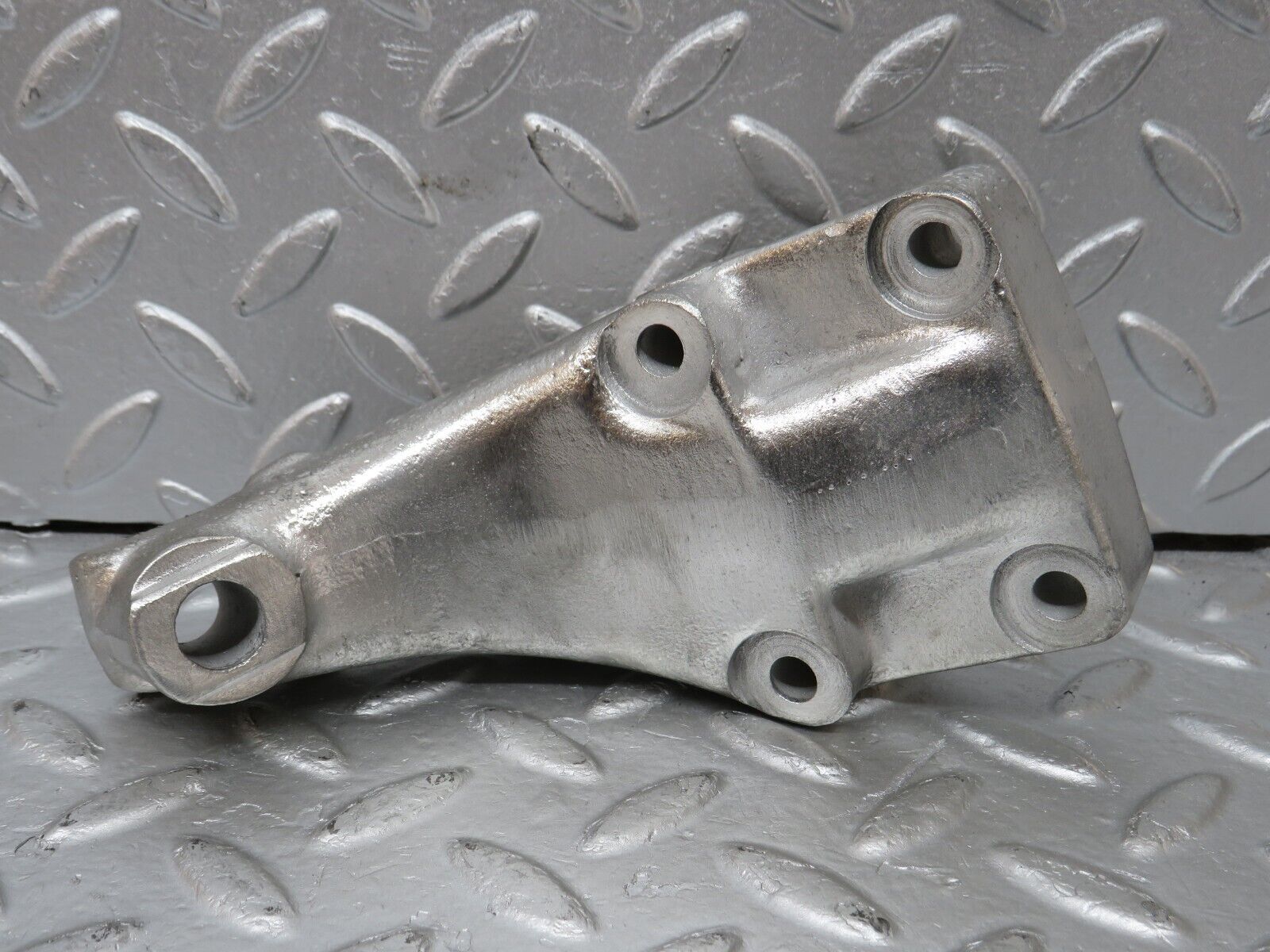 32856 Mercedes-Benz C107 R107 350 V8 Engine Mount Bracket Right Side 1162232304