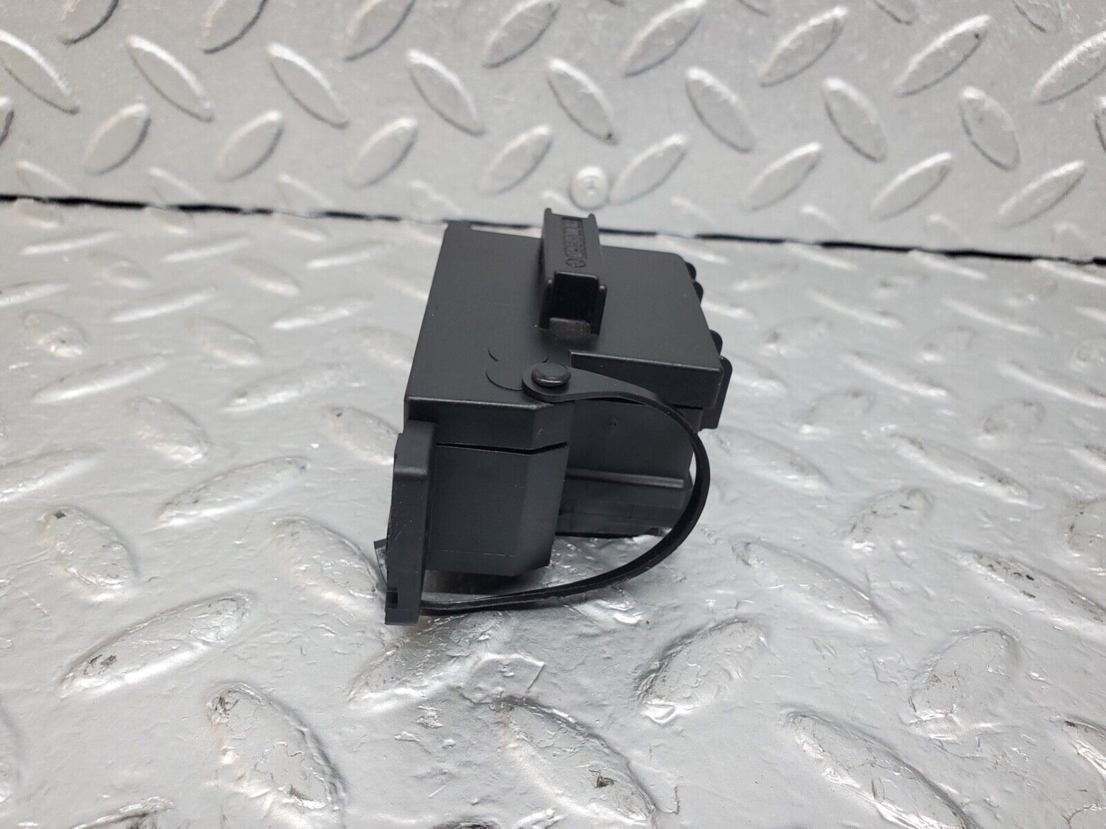 44623 Mercedes-Benz W124 220E Diagnostic Connector 1295455540 1295450003