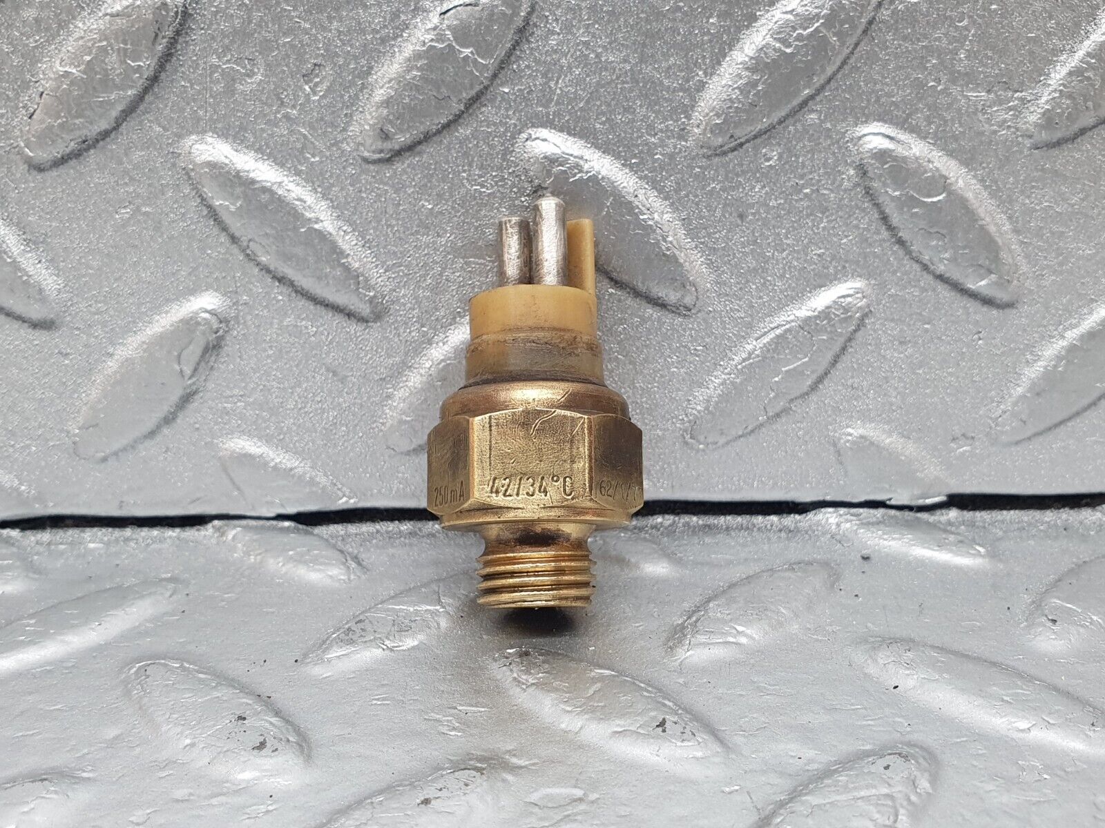 43572 Mercedes-Benz C126 380SEC Coupe Temperature Sensor