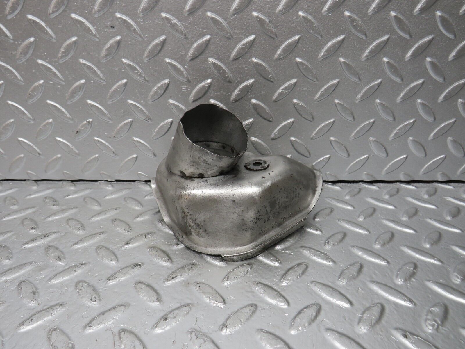 33085 Mercedes-Benz C107 R107 350 V8 Exhaust Heat Shield 0000944911 3922040941