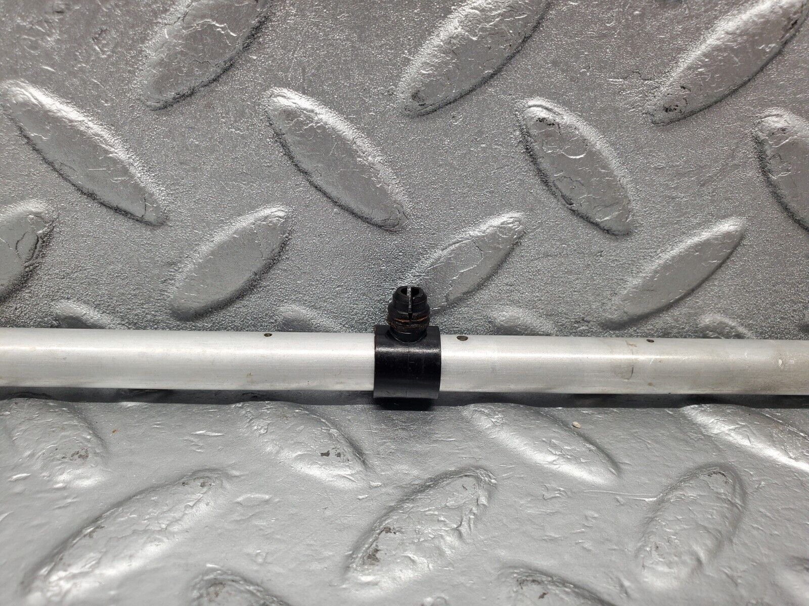 46278 Mercedes-Benz W126 420SE Camshaft Oil Tube