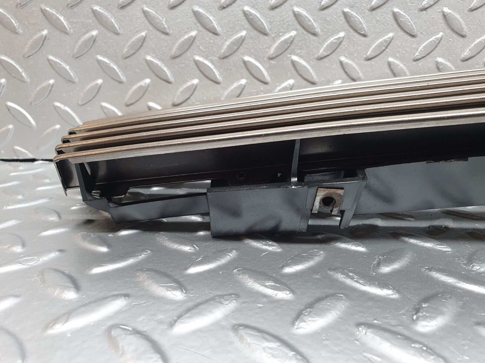 42175 Mercedes-Benz R129 320SL Coupe Bonnet Grill 7 Slat 1298800185