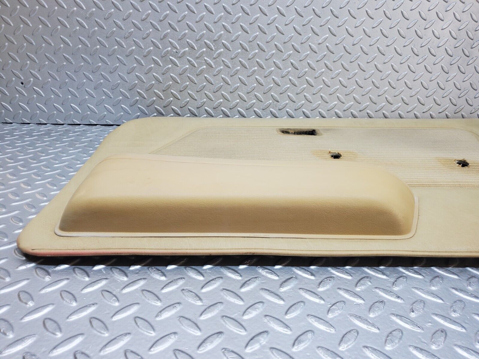 44377 Mercedes-Benz W123 280E Front Right Door Card Beige