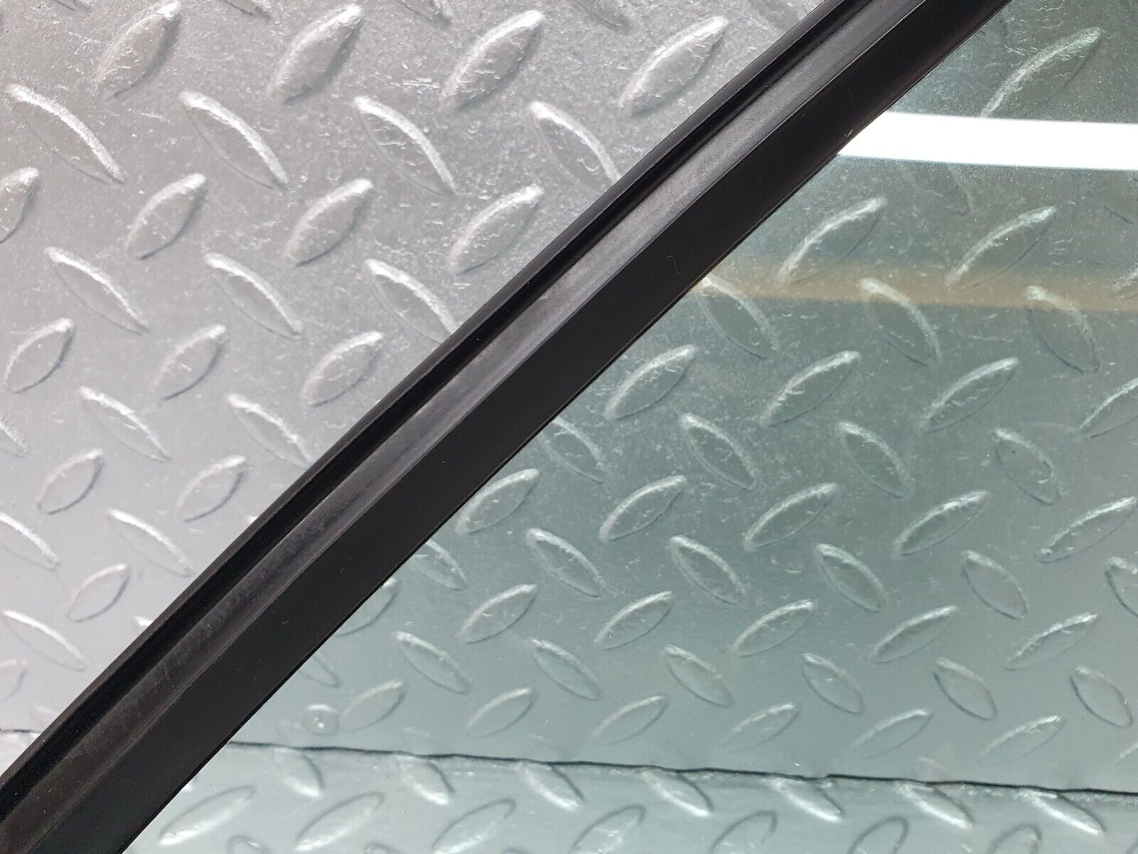 41996 Mercedes-Benz W202 C200 Rear Right Quarter Window Glass 2027350224