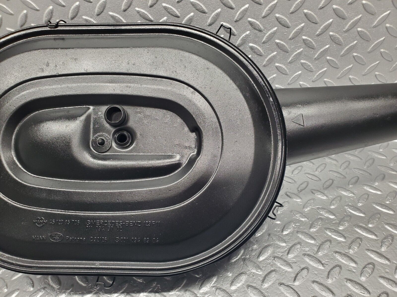 46364 Mercedes-Benz C123 280CE Coupe Air Filter Box Housing 0110949702 0010948904