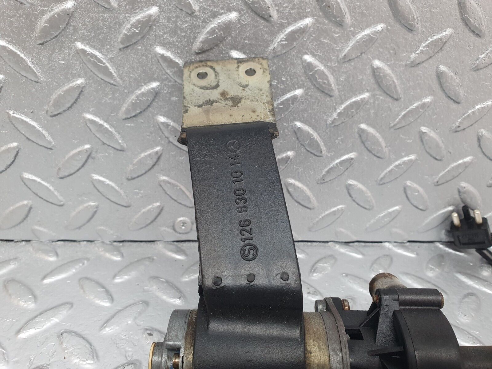 43681 Mercedes-Benz C126 380SEC Coupe Auxiliary Heating Water Pump 1268301014