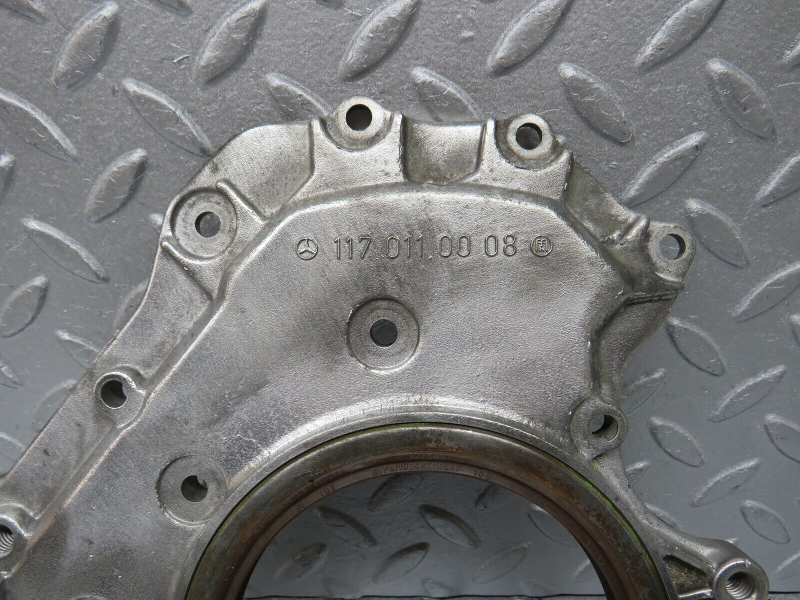 39154 Mercedes-Benz R107 500SL Crankshaft Rear Sealing Cover 1170110008