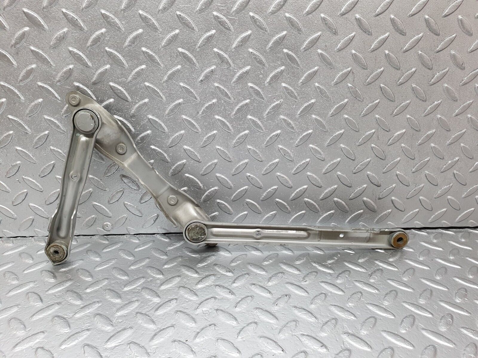 42853 Mercedes-Benz W201 190 2.0L Bonnet Hinge Right Side