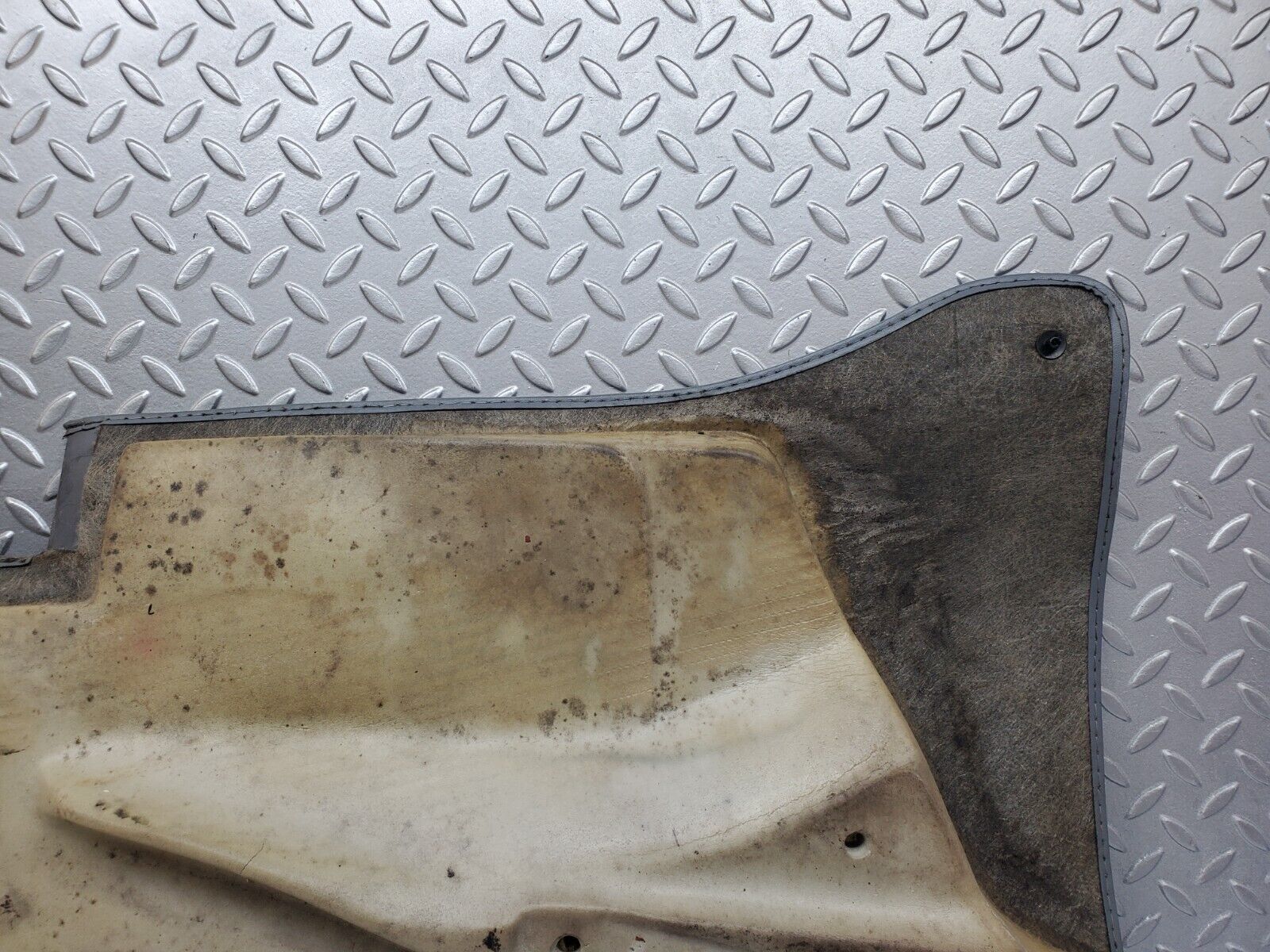 44739 Mercedes-Benz W124 220E Front Right Floor Carpet Grey 1246803840