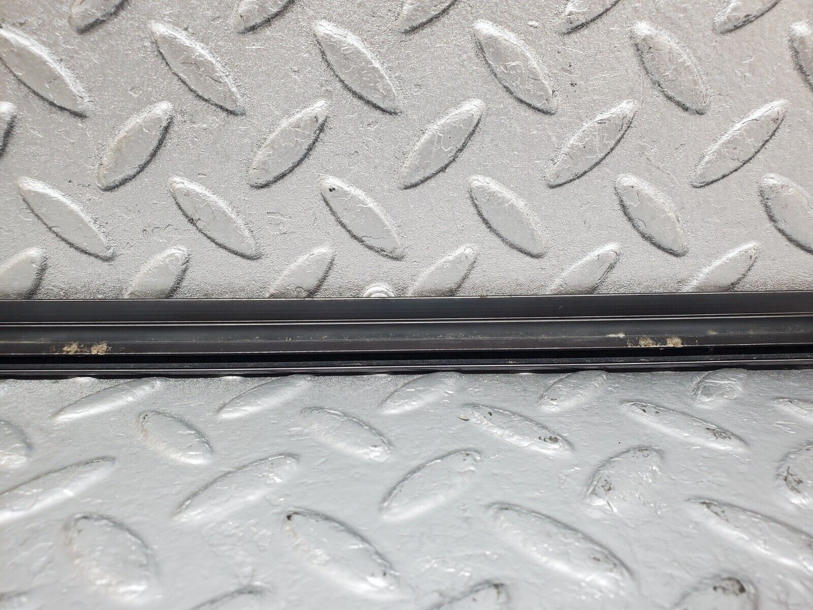 45135 Mercedes-Benz R129 300SL Coupe Right Door Window Moulding Trim